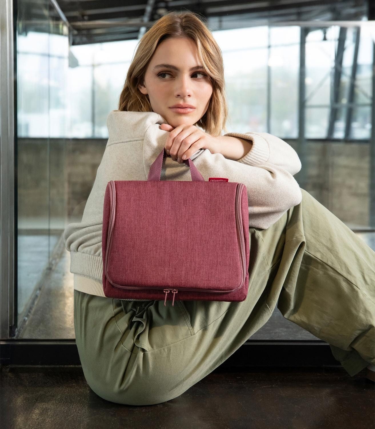 REISENTHEL® Kulturbeutel TOILETBAG XL, 4 Liter, Rot, Polyester, Haken zum Aufhängen, Spiegel im Inneren, Wasserabweisend