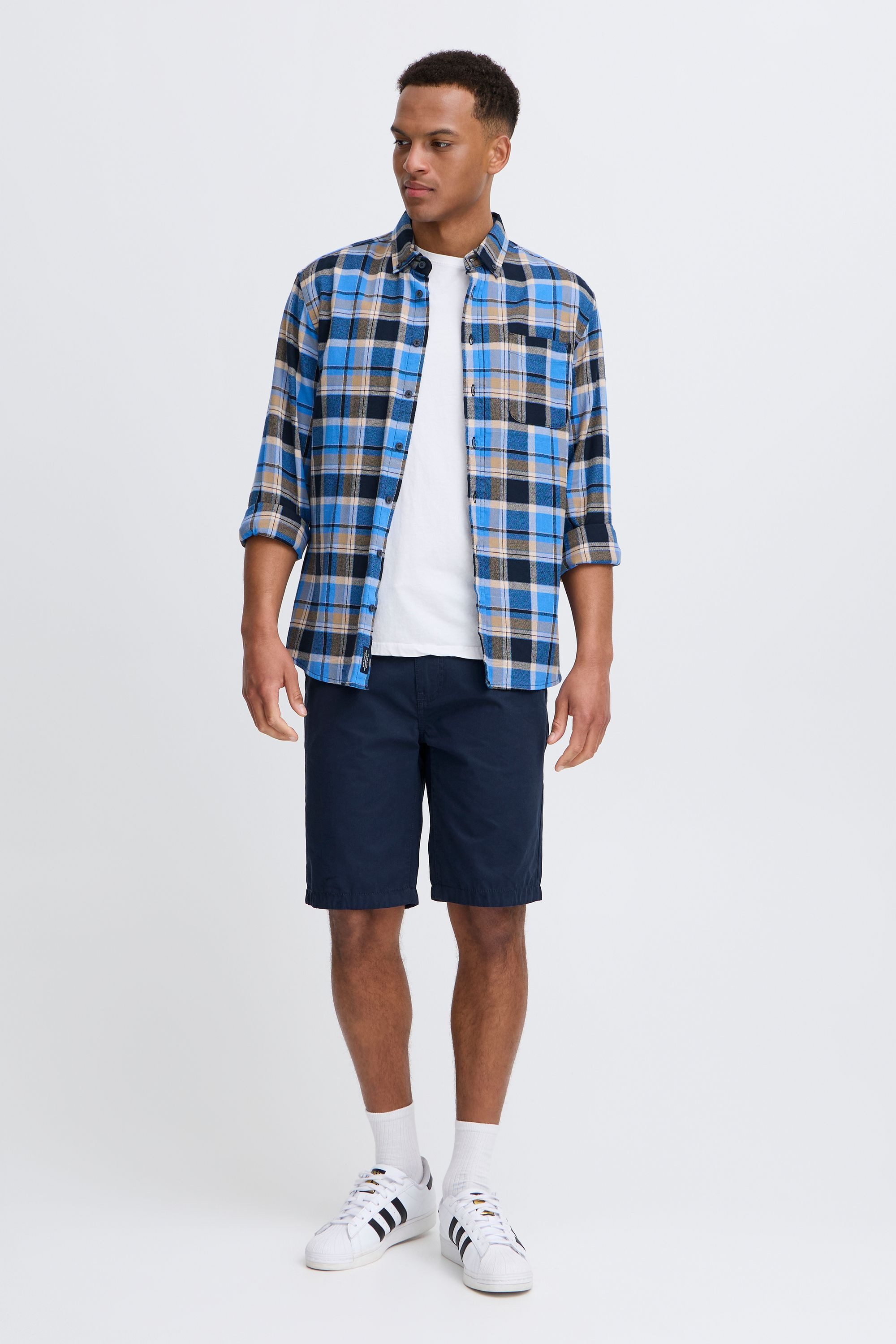 Blend Chinoshorts BHKaito Chino Shorts mit weißen Kontrastkordeln