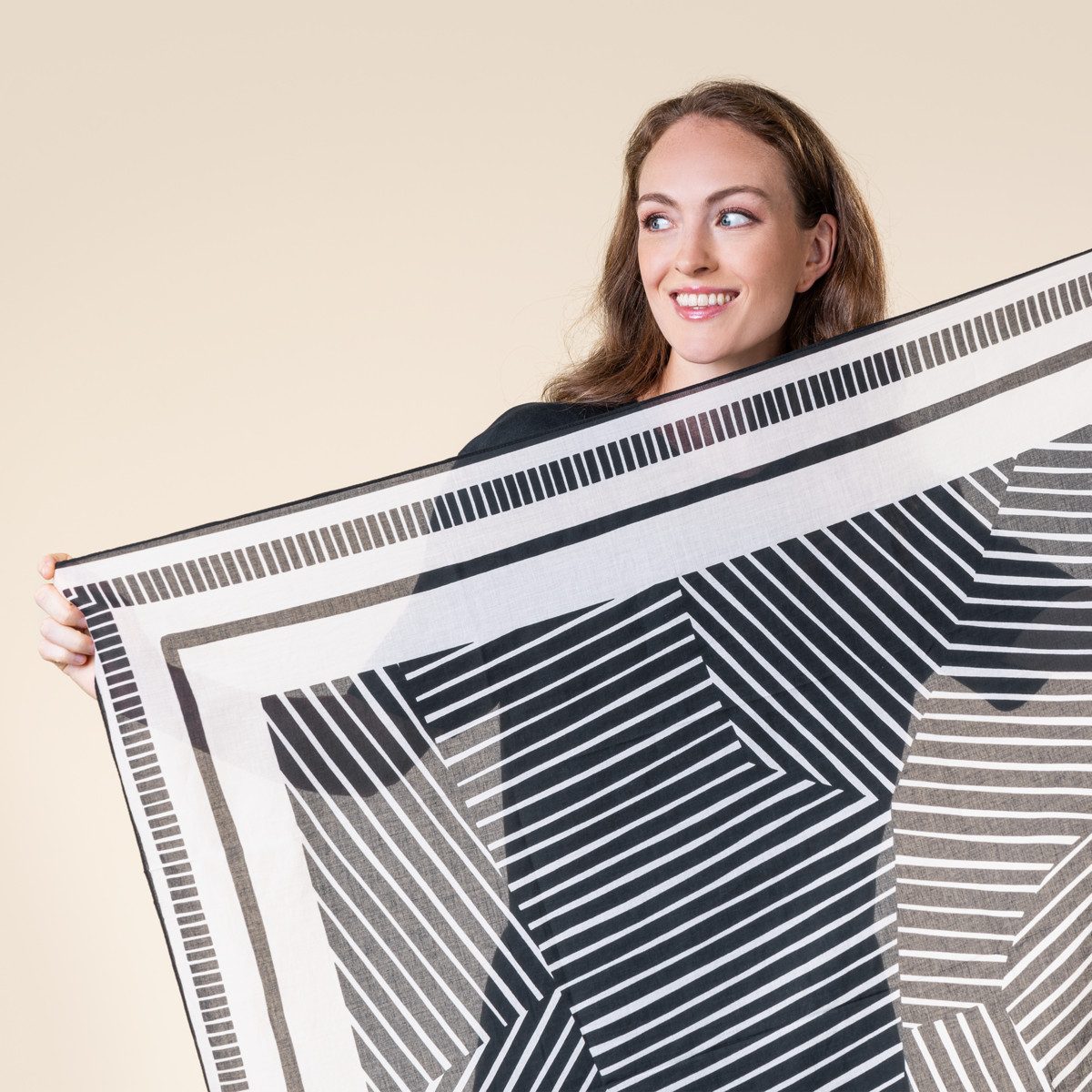 LIVING CRAFTS Modeschal RAYEN, GOTS zertifiziert