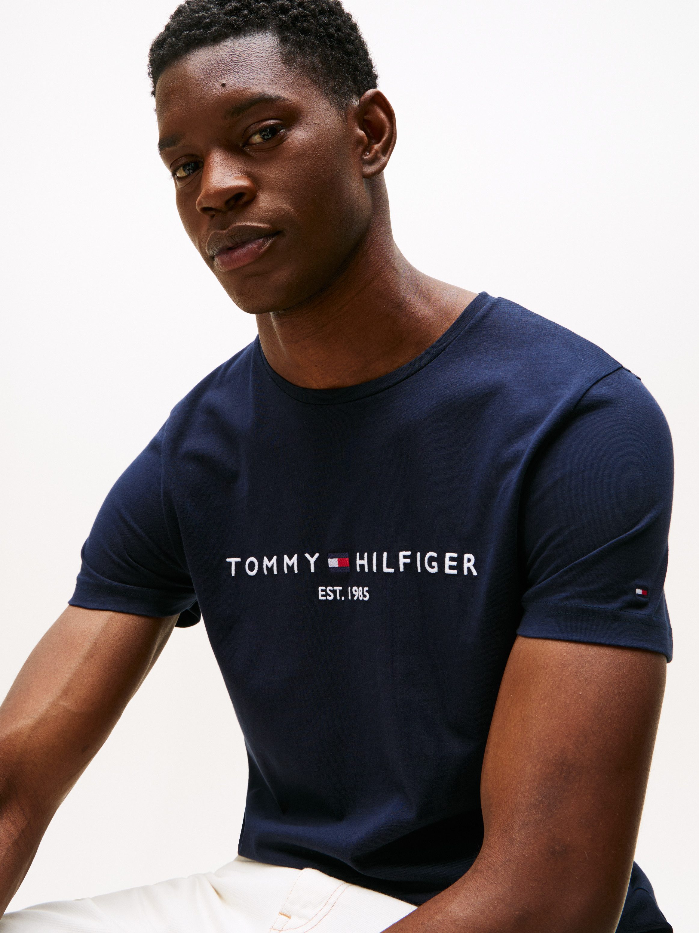 Tommy Hilfiger T-Shirt TOMMY FLAG HILFIGER TEE aus Bio-Baumwolle, Regular Fit