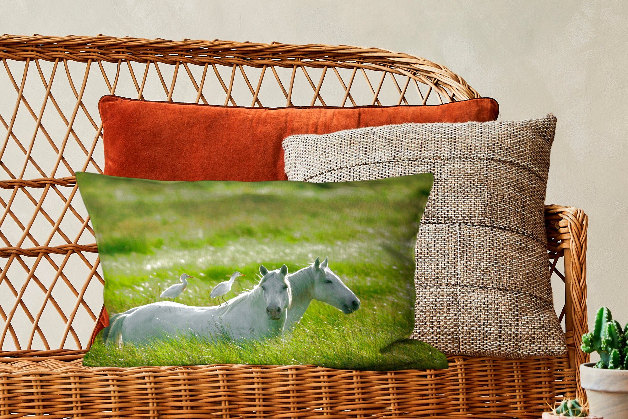 Wohzimmer Füllung, - MuchoWow Schlafzimmer Dekoration, Dekokissen mit Vogel Dekokissen Zierkissen, Gras, Pferde -