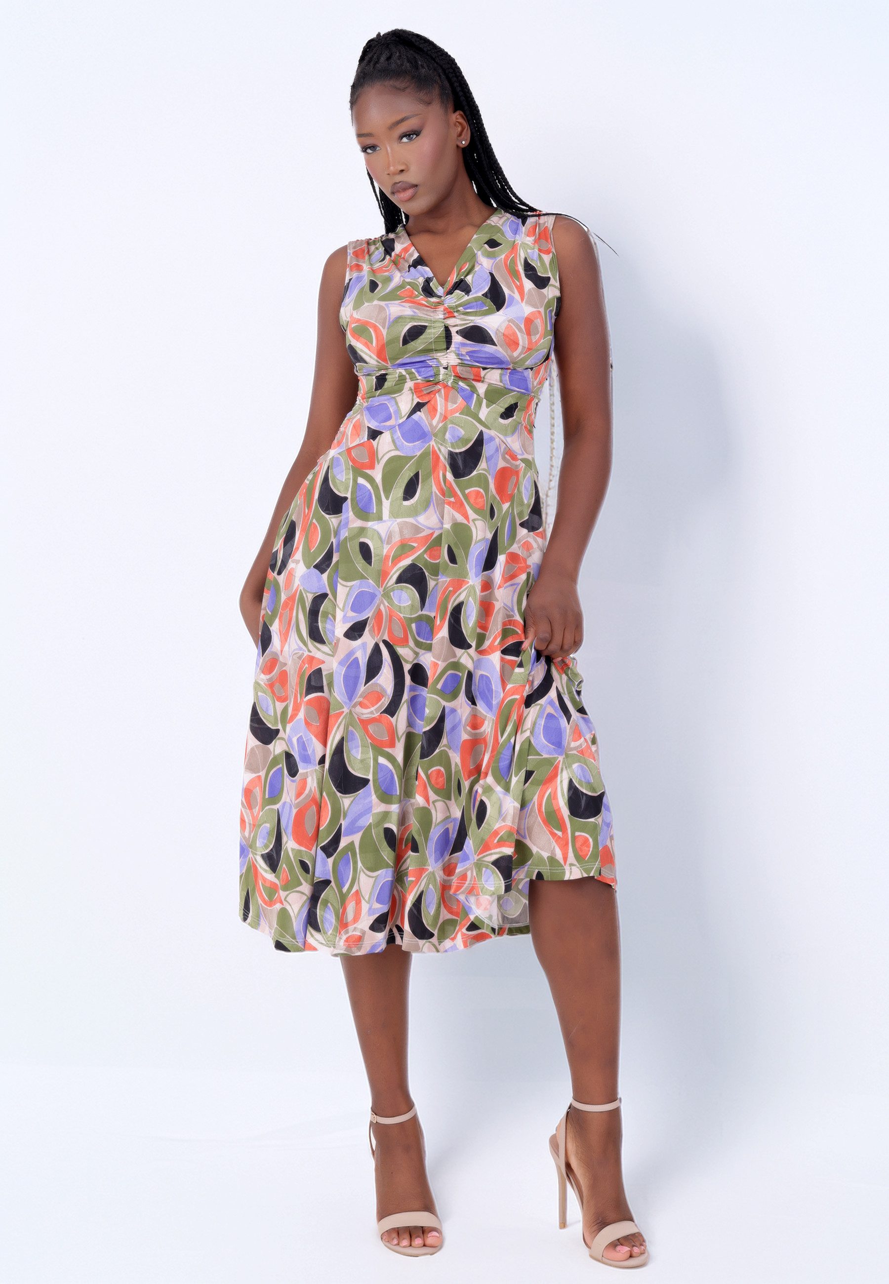 Sommerkleid mit Allover-Print – ärmellos & schwingend