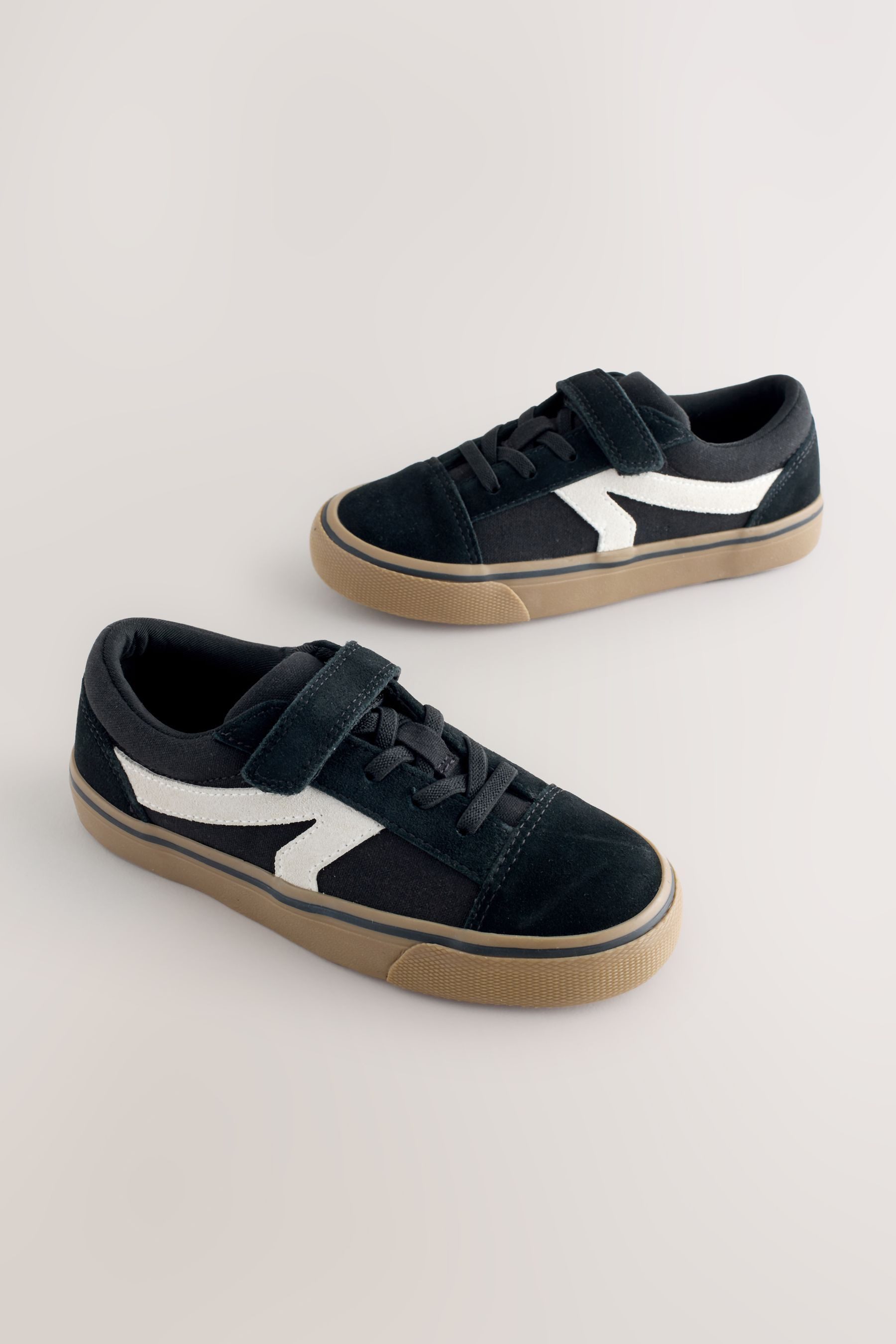 Next Sneaker mit Klettverschluss und Elastikschnürung Sneaker (1-tlg)