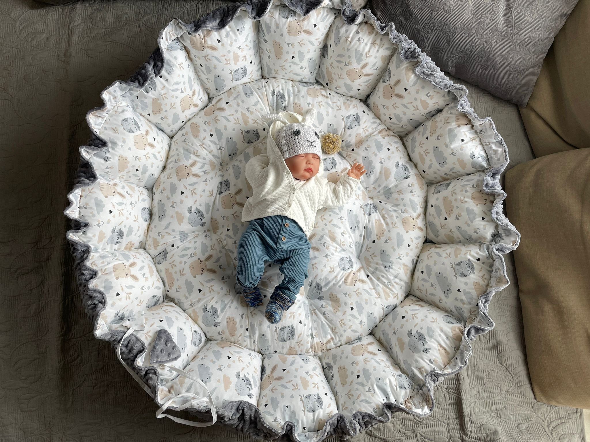 Loolay Bettnestchen XXXL ENGELSNEST Babykokon + 3x Kissen MINKY/ Baumwolle Babynestchen, (als Nestchen Ø90cm, als Krabbeldecke Ø155cm, BABYNEST Spielmatte Reisebett Kissen Spielunterlage), LOOLAY® - 100% Europäische Stoffe und Kleinserien-Nähen!