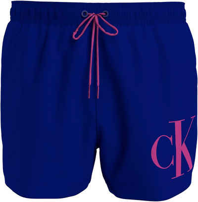 Calvin Klein Swimwear Badeshorts SHORT DRAWSTRING mit großem Logo-Print auf dem Bein