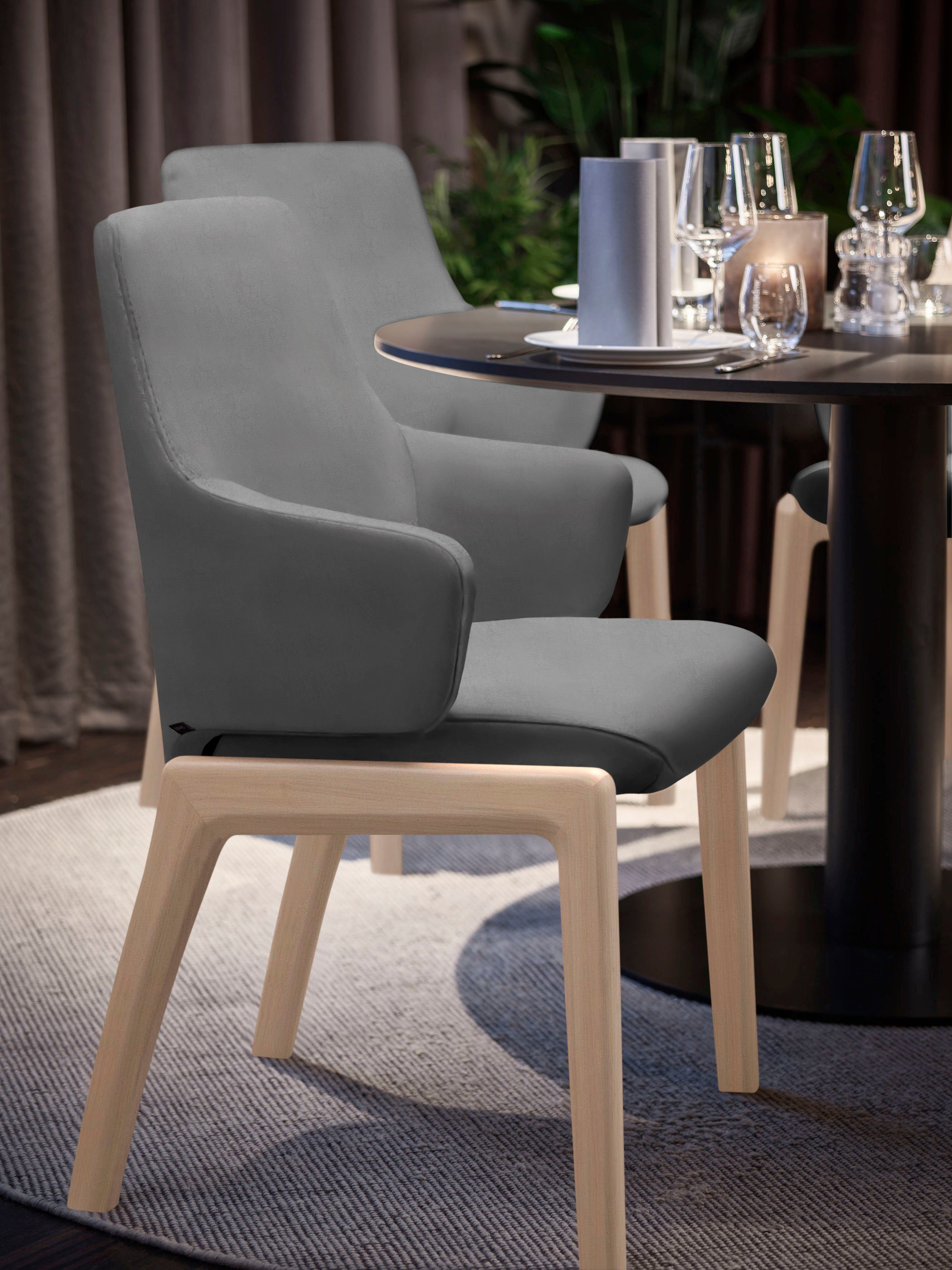 Stressless® Polsterstuhl Laurel, Low Back mit Armlehne, Größe L, mit abgerundeten Beinen in Schwarz