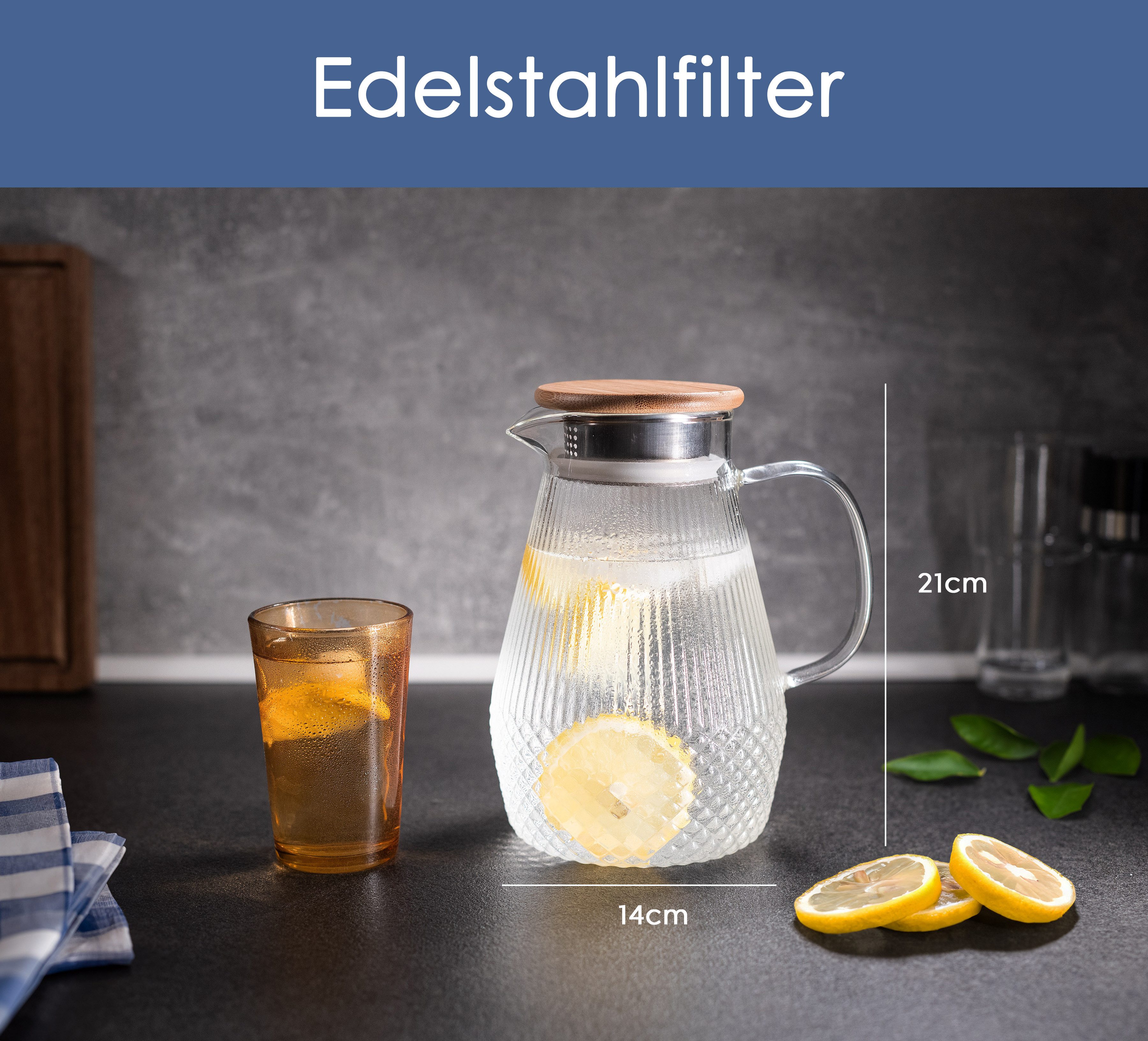 Hanseküche Wasserkaraffe Glaskaraffe, (Glas-Wasserkaraffe mit Deckel, 1-tlg., Tropffreie Ausgießer - Robuste Teekanne), mit 50% erhöhter Glasdicke für Heiß- & Kaltgetränke