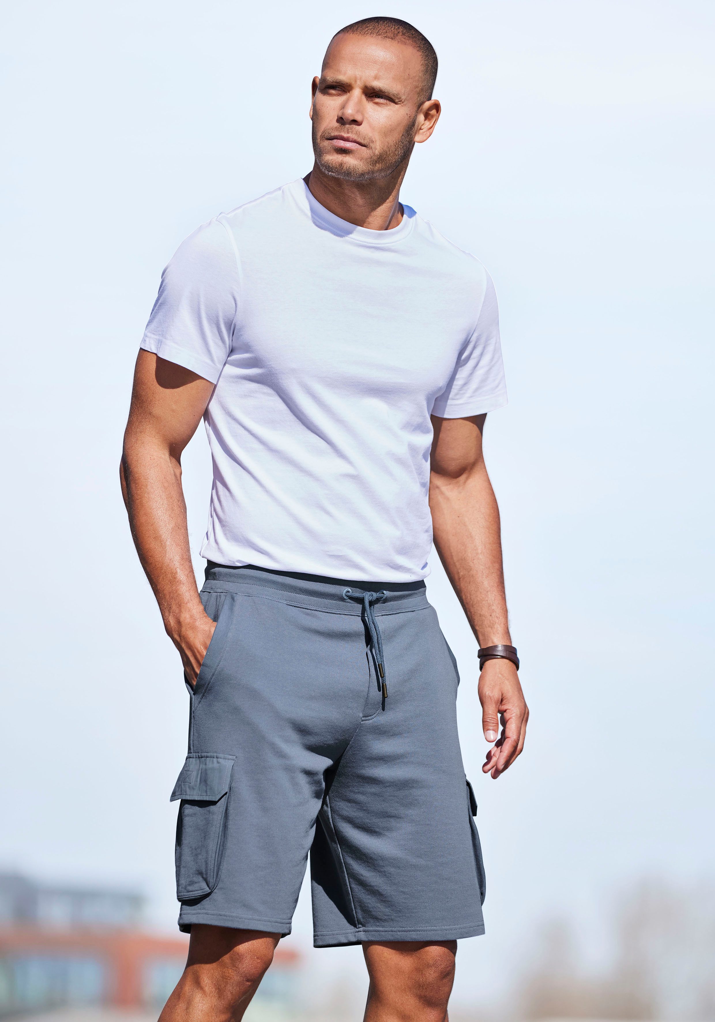 AUTHENTIC LE JOGGER Sweatshorts, kurze Sweathose Cargotaschen mit Webdetails
