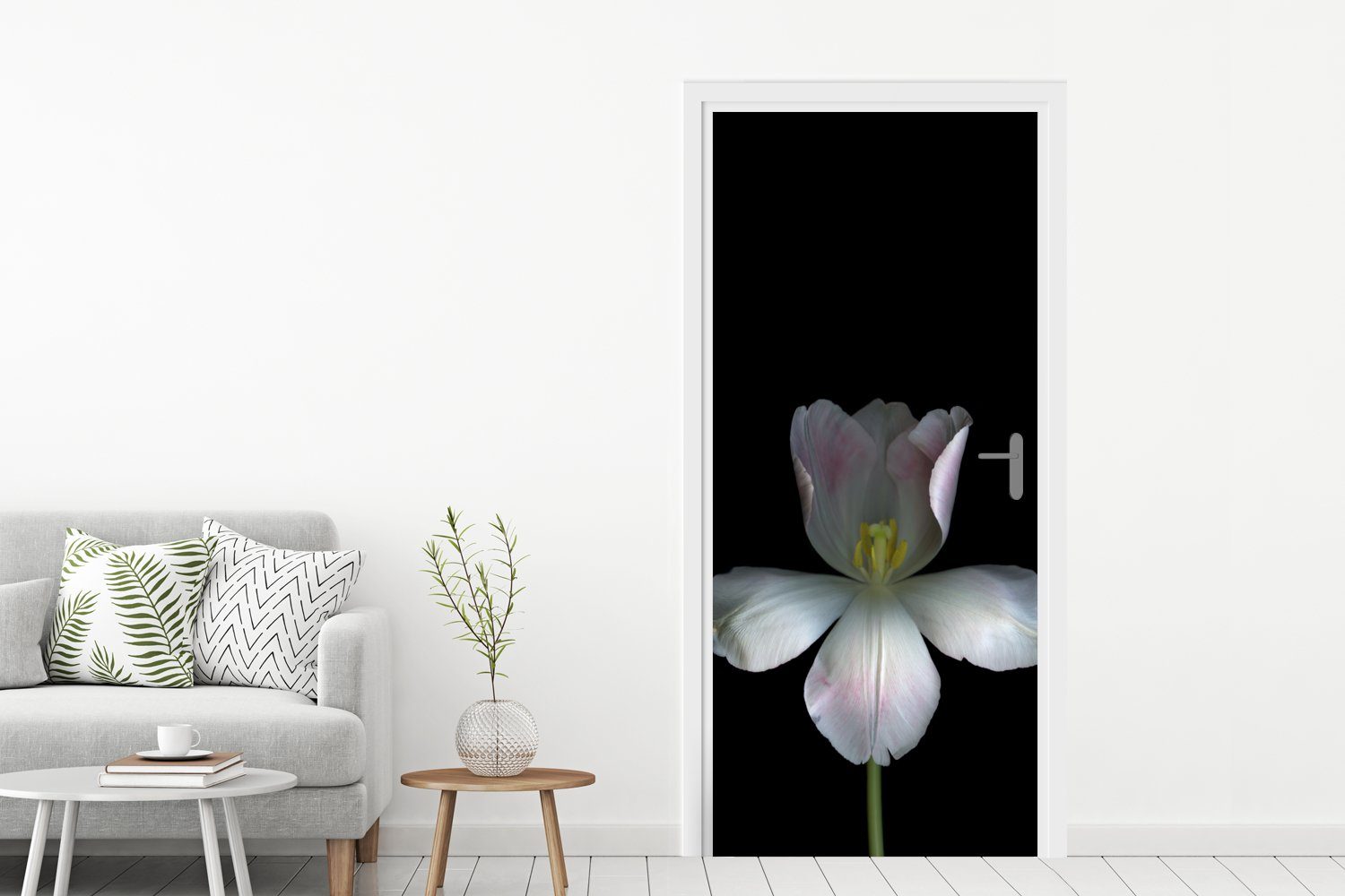 MuchoWow Türtapete Weiße Tulpen auf Türaufkleber, Fototapete schwarzem cm Matt, 75x205 (1 Tür, bedruckt, für Hintergrund, St)