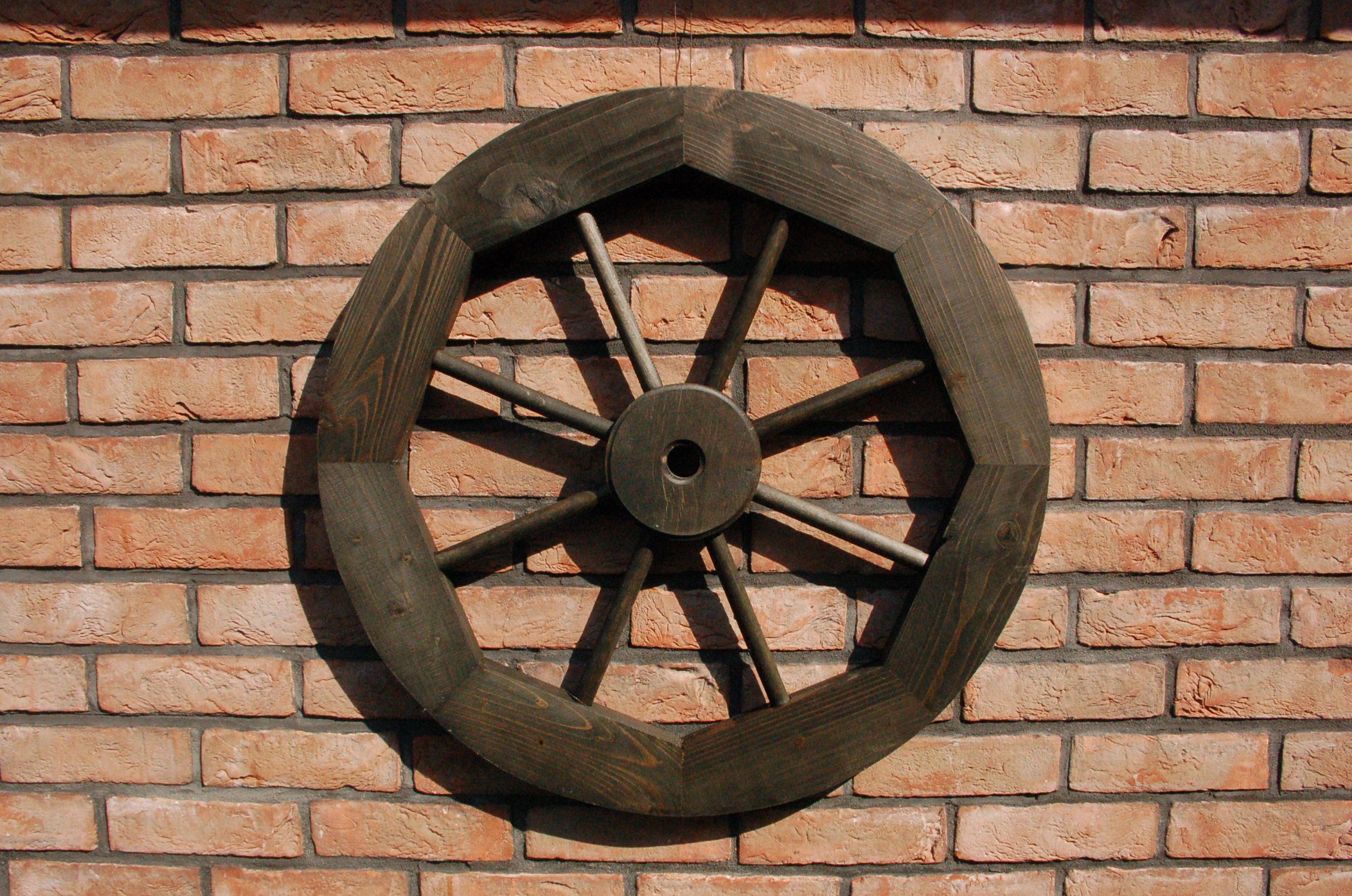 Gartenfigur Wagenrad