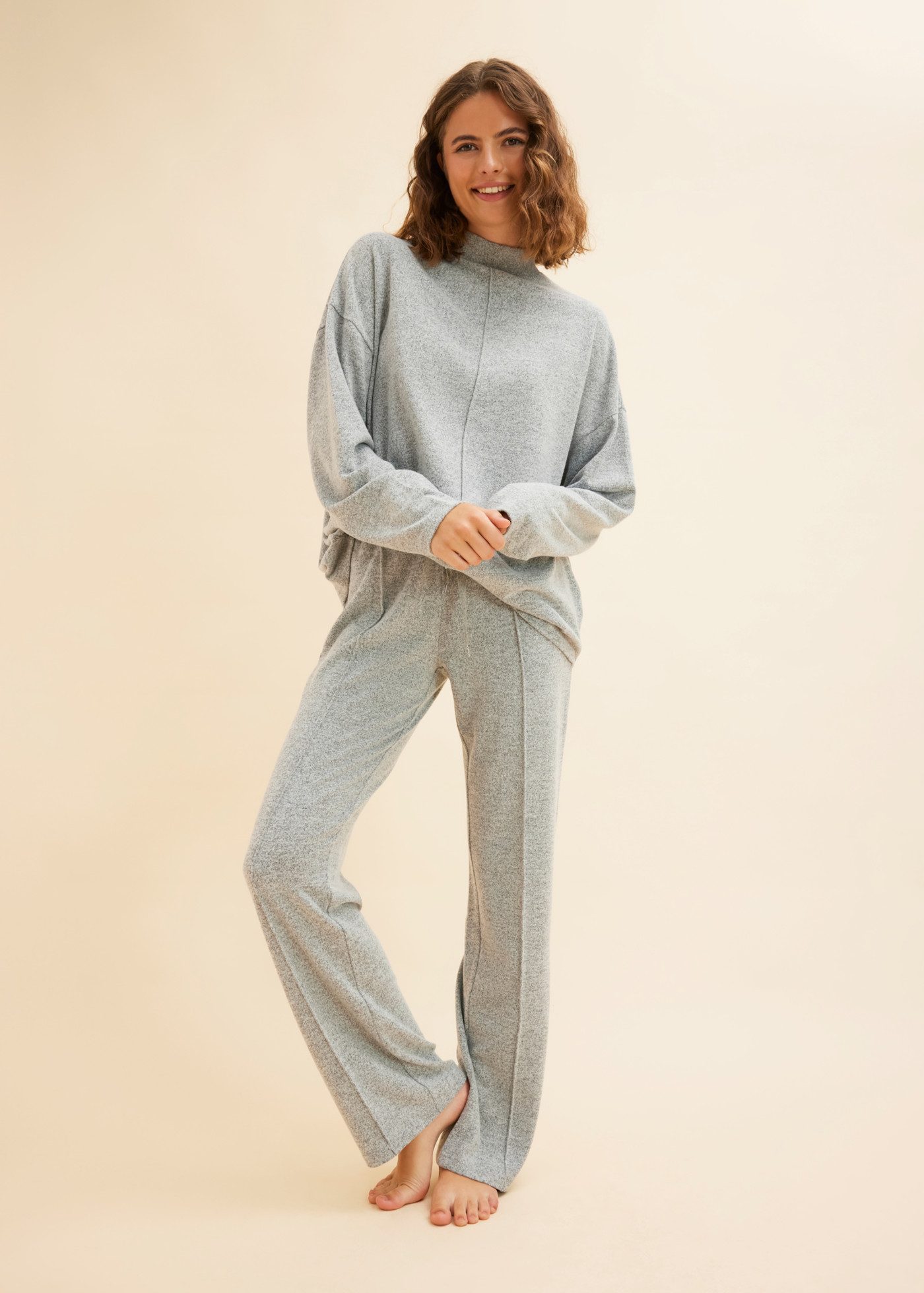 bonprix Hausanzug (Set) kuscheliges Loungewear-Set, Loose Fit, mit Stehkragen, im Casual Stil