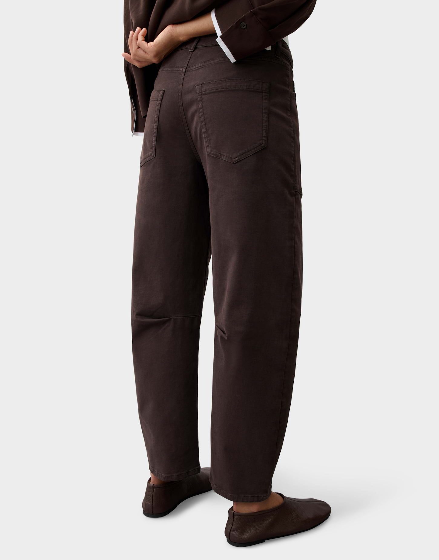 OPUS PANTS Relax-fit-Jeans Lisana vibrant aus weichem Satin Ovale Beinform mit Cargotaschen und Abnäher am Knie – Bild 3 von 5