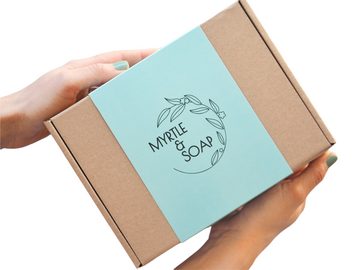 Myrtle & Soap Pflege-Geschenkbox Naturkosmetik-Set, Gesichtspeeling, Seife, Lippenbalsam, Seifenablage Set, 4-tlg.