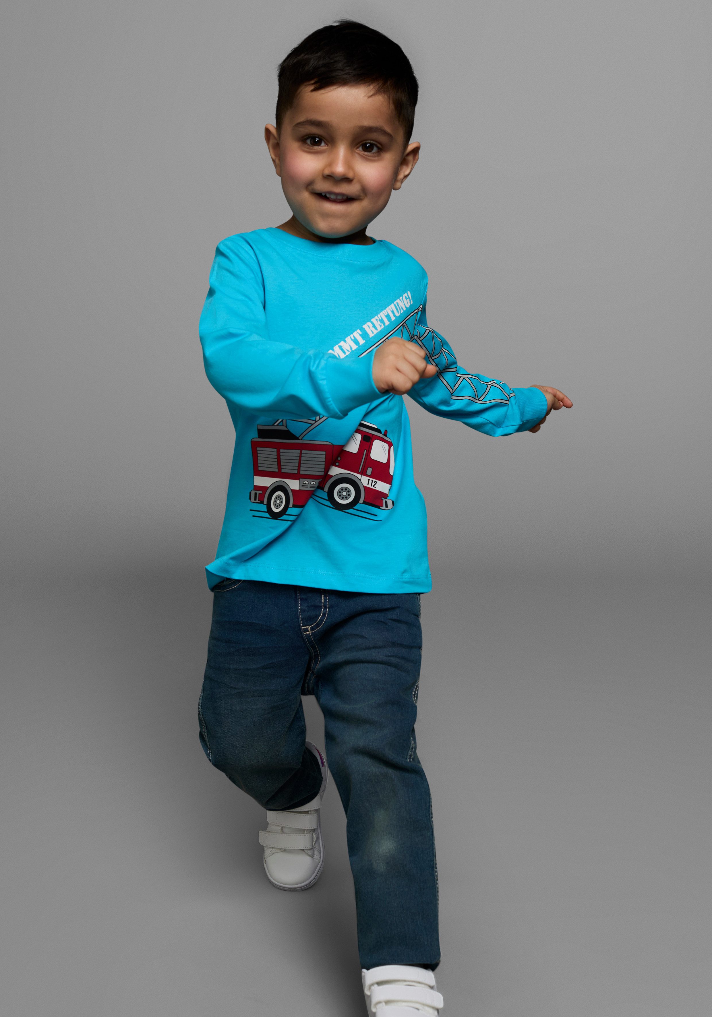 KIDSWORLD Langarmshirt HIER KOMMT RETTUNG Langarm, Basic-Passform, peppiger Druck