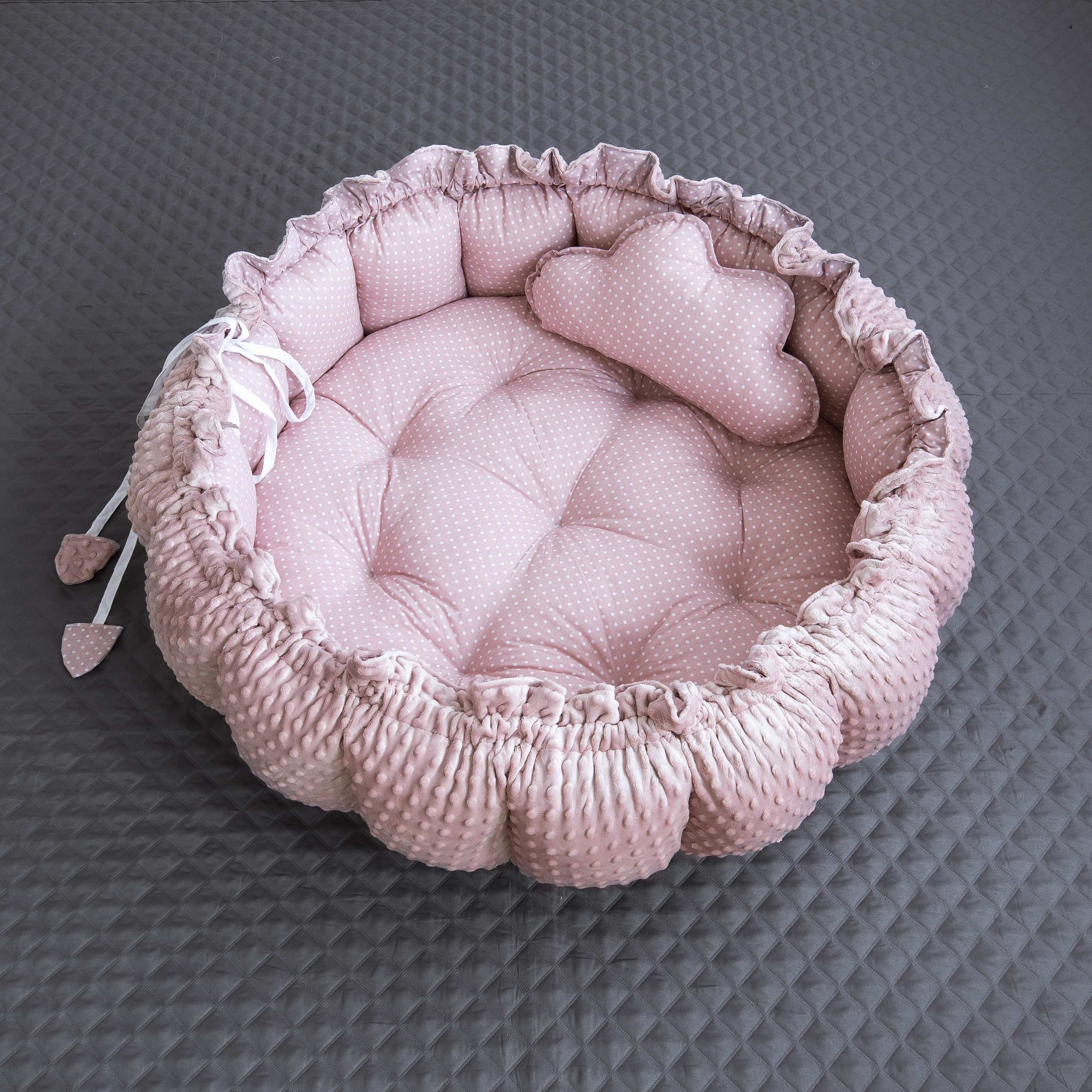 Loolay Bettnestchen PUNKTE Rosa/ MINKY ENGELSNEST Nestchen Babynest Unterlage, (PREMIUM Babyausstattung XXL Babykokon als Nestchen Ø90cm; als Krabbeldecke Ø155cm, 2-tlg., Babynestchen Krabbeldecke Reisebett ►SETS MIT KISSEN u./o. BABYDECKE), 100% Europäische Stoffe und Kleinserien-Nähen!