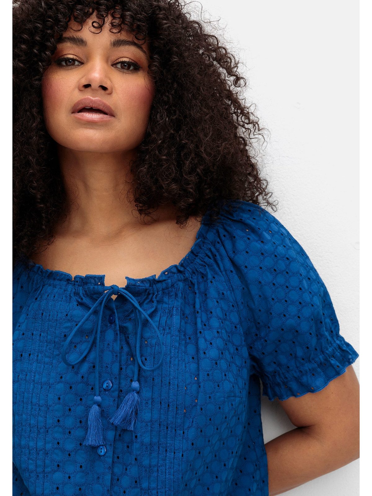 sheego by Joe Browns Kurzarmbluse Große Größen mit Lochstickerei und Carmen-Ausschnitt