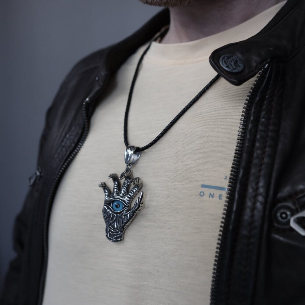 DALMARO Kette mit Anhänger Lederkette Edelstahlkette 316L TOTENHAND AUGE, Herren Halskette Biker / Wikinger Kette - Schmuckbox