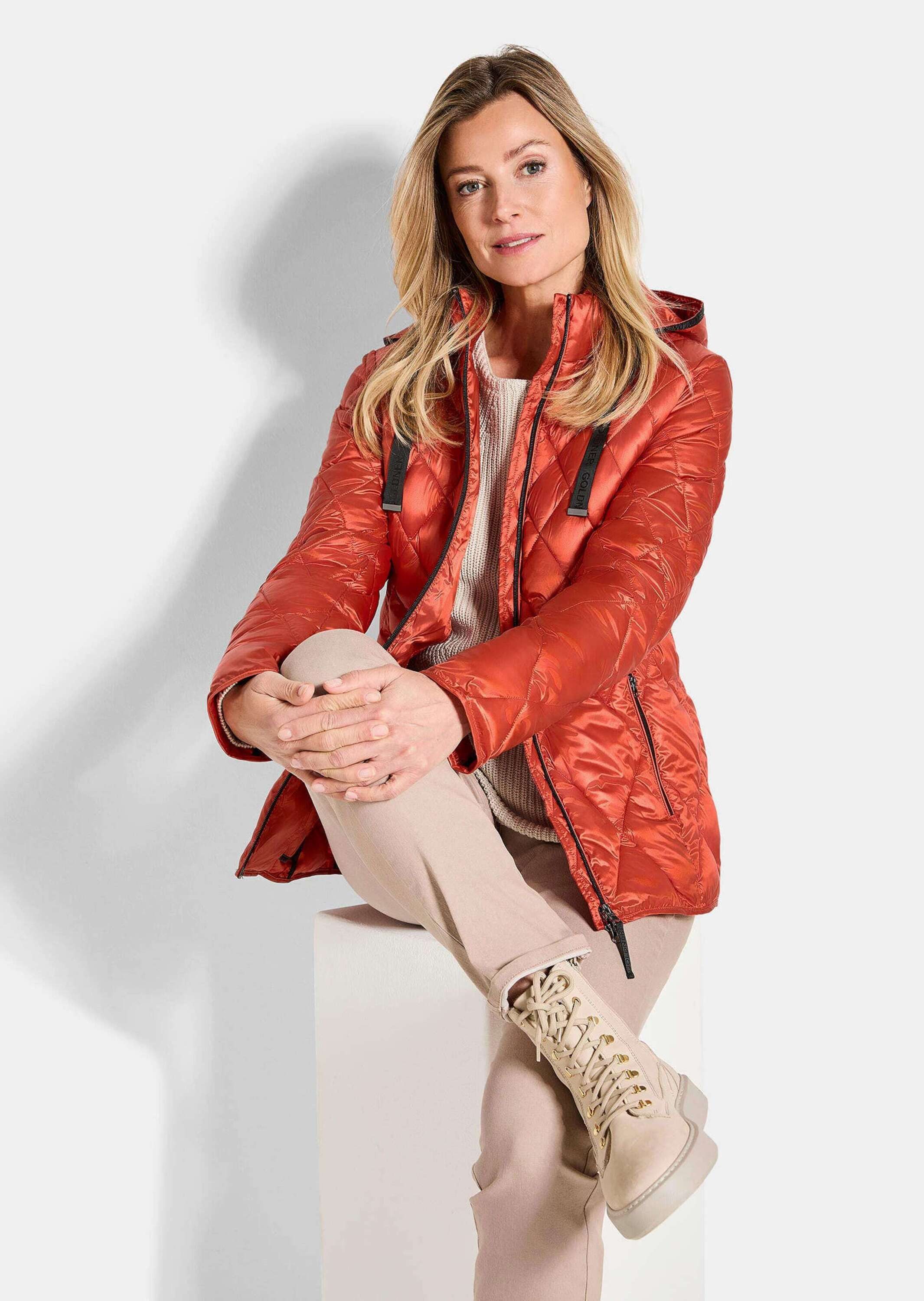 GOLDNER Outdoorjacke Kurzgröße: Winterjacke mit Metallic-Glanz Kapuzenjacke mit Stehkragen, 2-Wege-Reißverschluss und Langarm