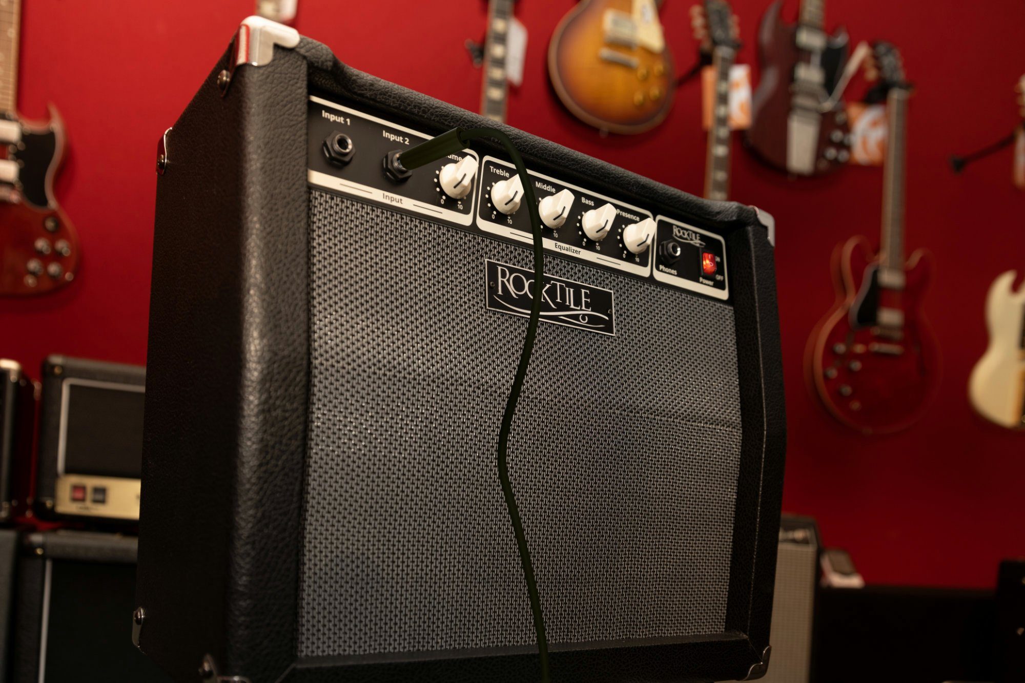 Rocktile BA-30 Jaco Basscombo Verstärker (30 W, Bassverstärker im Combo-Format - 10" Lautsprecher - 3-Band Equalizer)