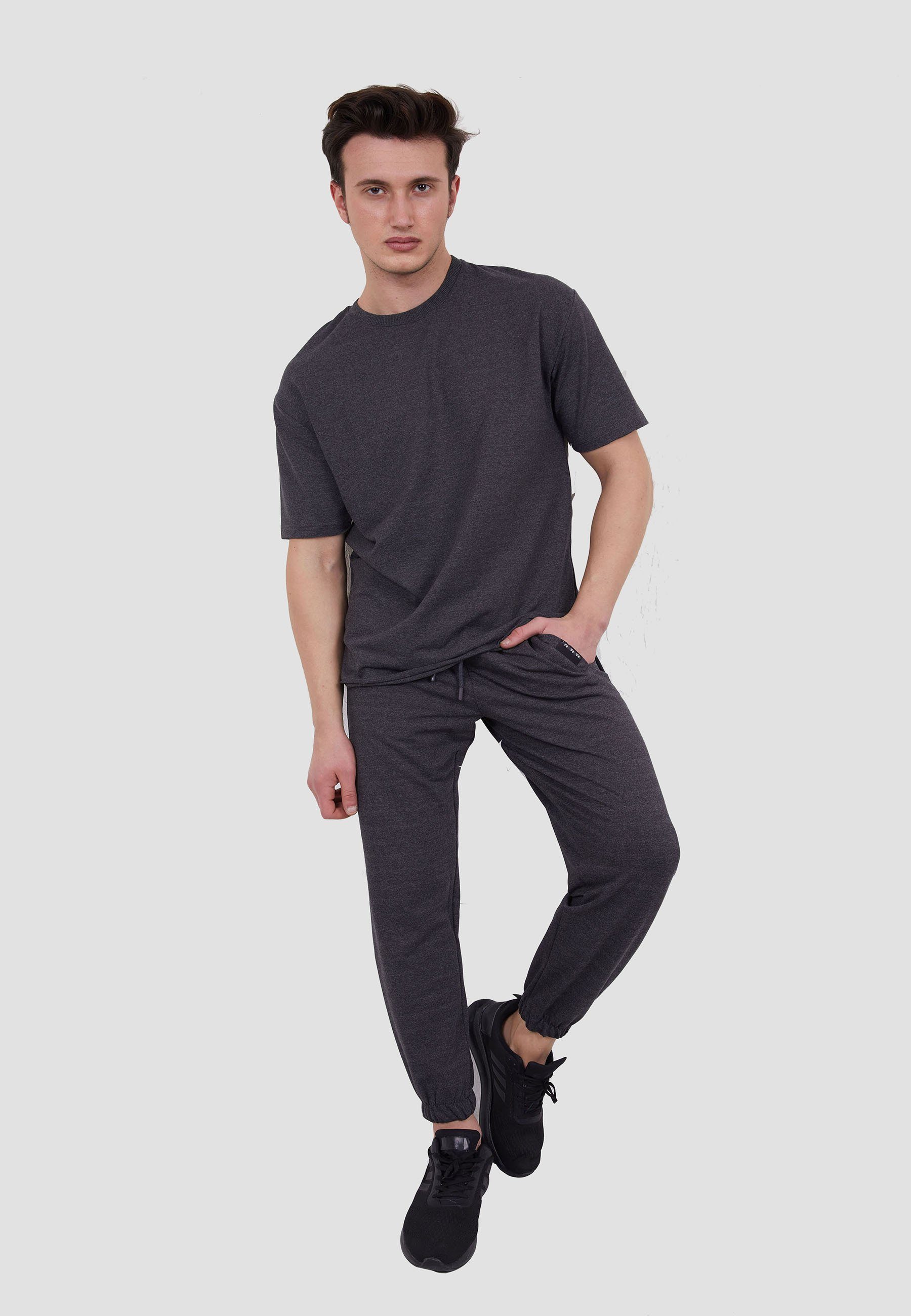Tom Barron Sportanzug aus Oversize-Shirt und Jogginghose