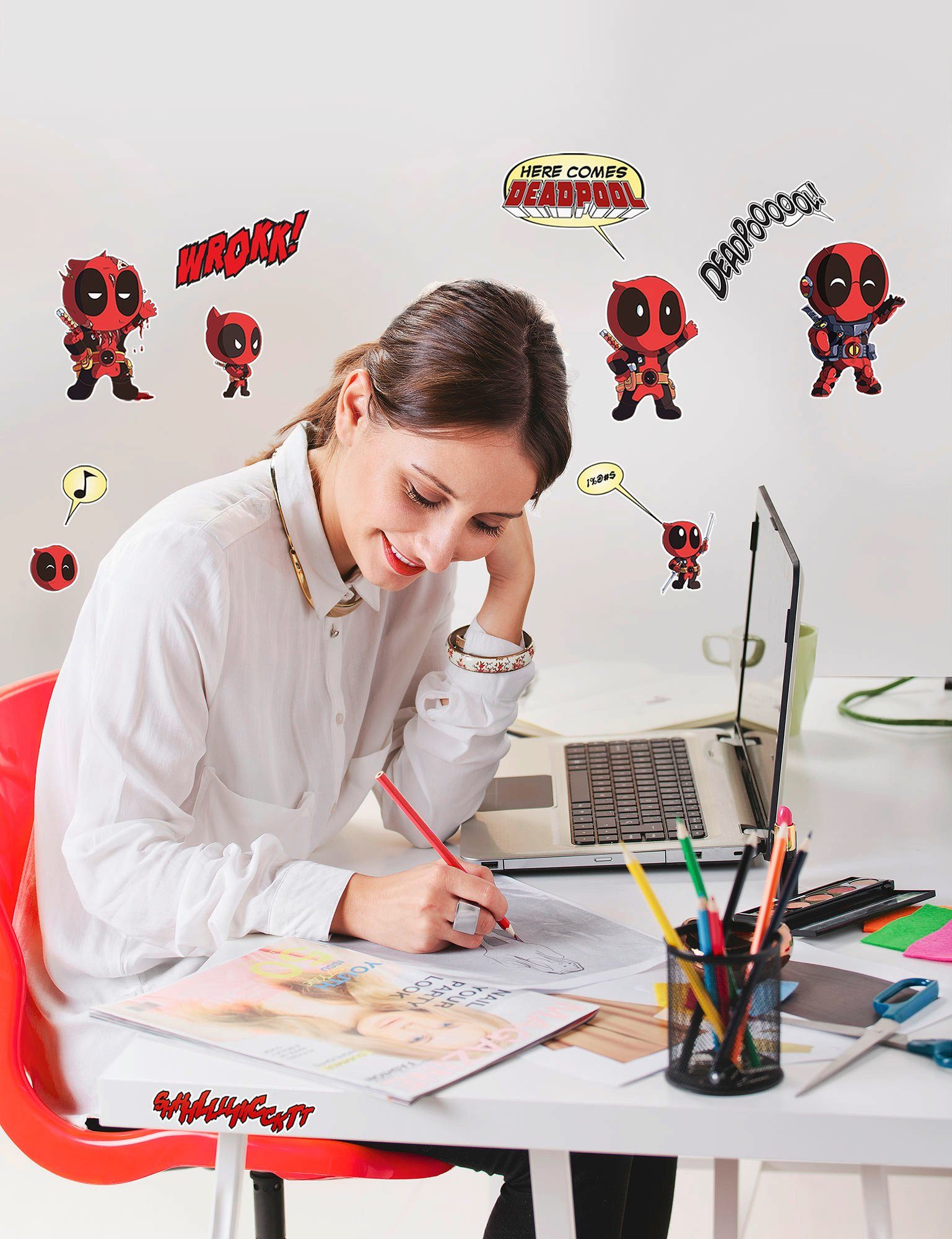 Komar Wandtattoo Deadpool Cute - Größe 50 x 70 cm (12 St), selbstklebend, Wandsticker, Kinderzimmer