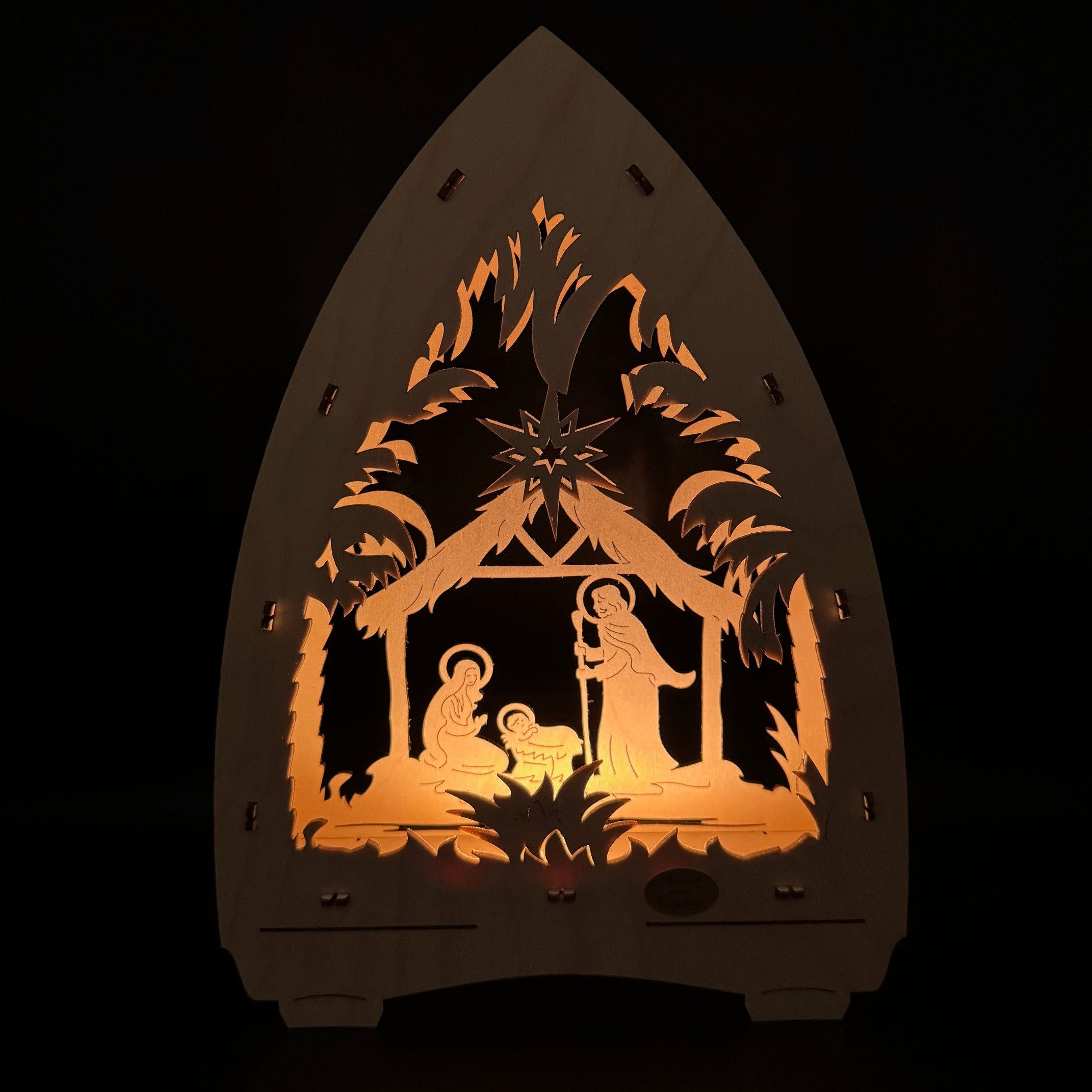 SAICO Original LED Lichterbogen - Lichterspitze Christi Geburt aus dem Erzgebirge - Weihnachtsdeko, mit Batterie für Wohnzimmer, Fensterbank oder Sideboard