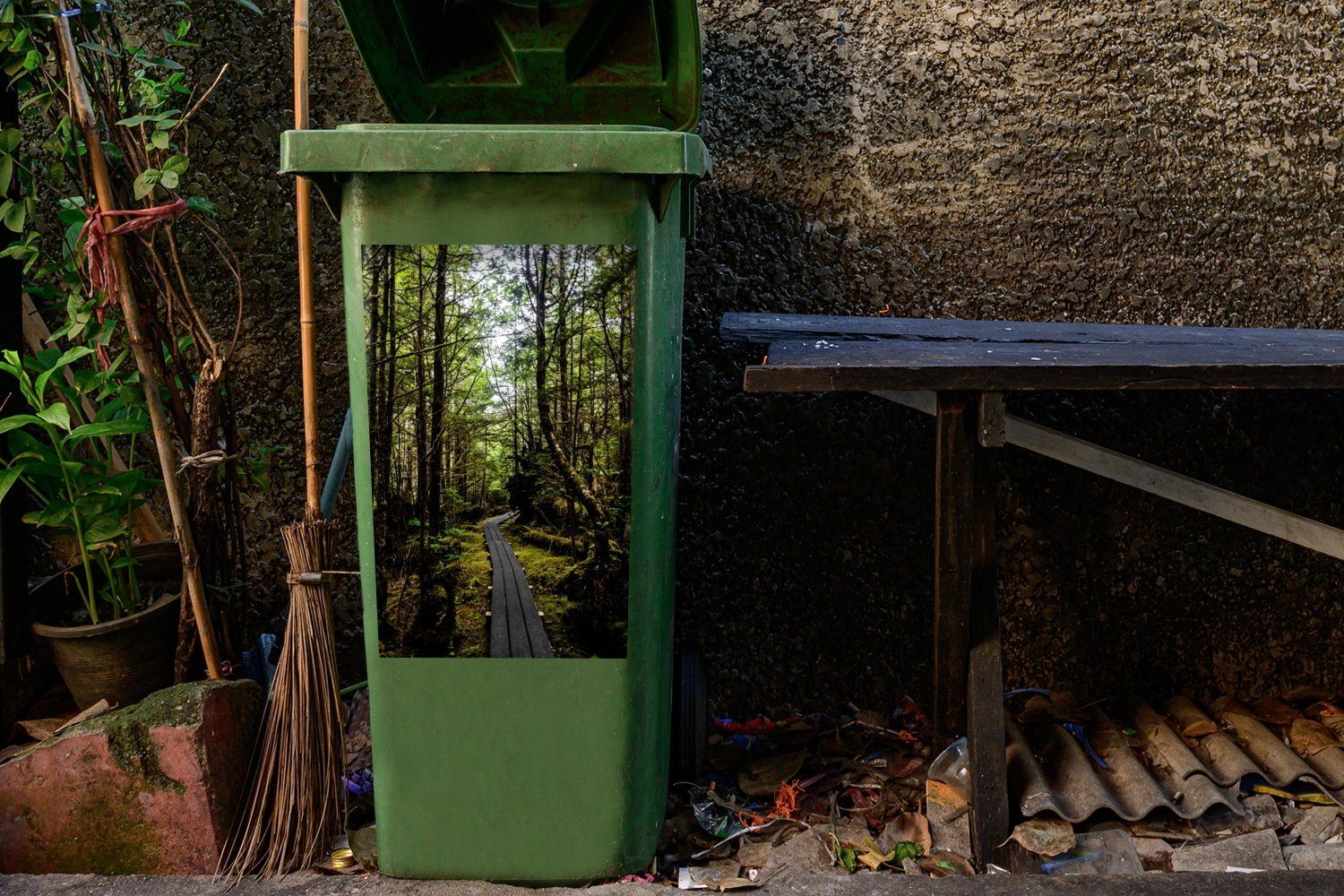 MuchoWow Wandsticker Pfad Sticker, Mülleimer-aufkleber, (1 durch Mülltonne, die Abfalbehälter Queen-Charlotte-Archipels Container, St), des Wälder kanadischen
