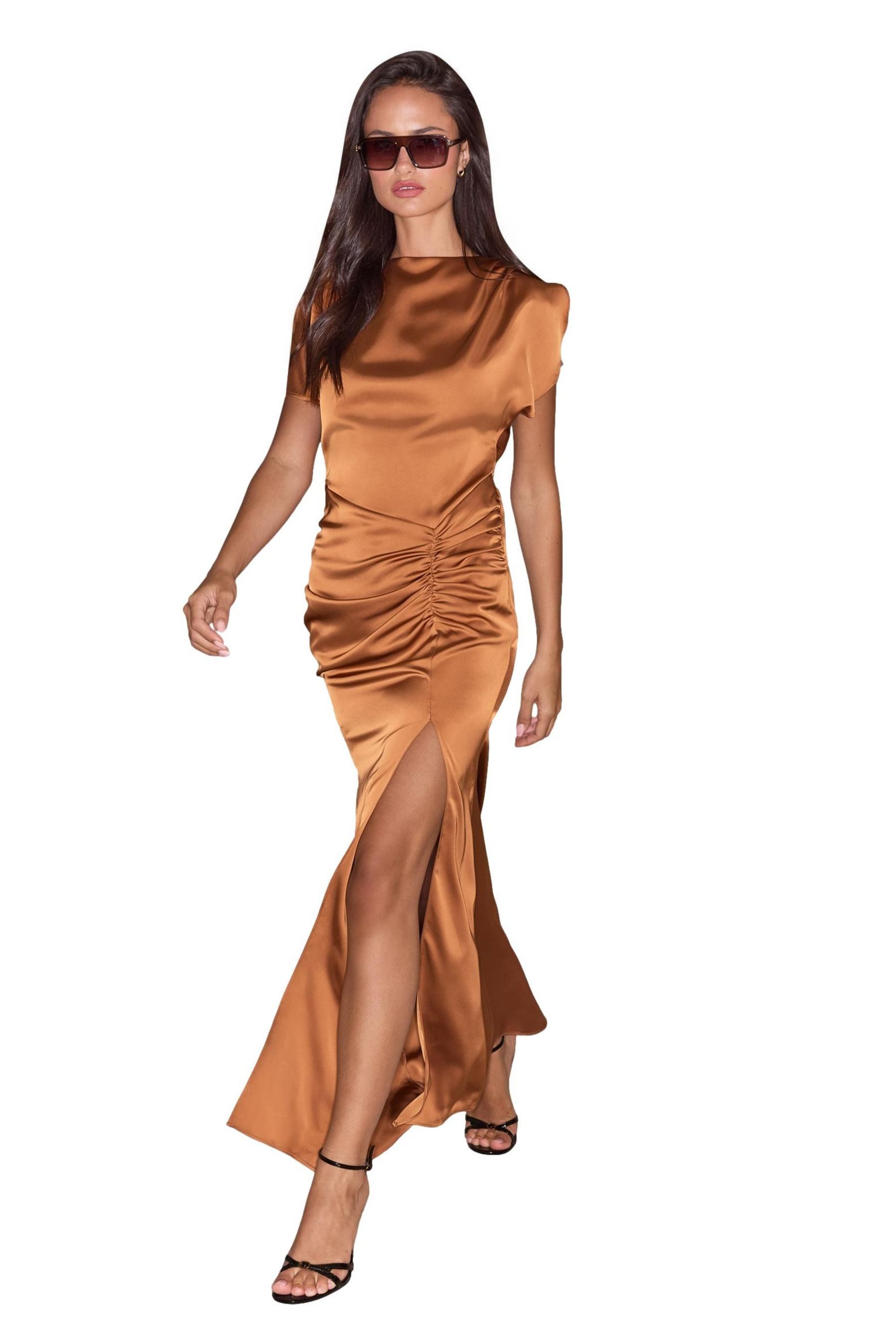 LIPSY Satinkleid Lipsy Kurzärmeliges Fit and Flare Maxikleid, Satin (1-tlg)