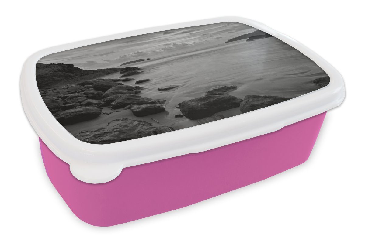 MuchoWow Lunchbox Der Strand von Manuel Antonio in Costa Rica in Schwarz und Weiß, Kunststoff, (2-tlg), Brotbox für Erwachsene, Brotdose Kinder, Snackbox, Mädchen, Kunststoff rosa | Lunchboxen
