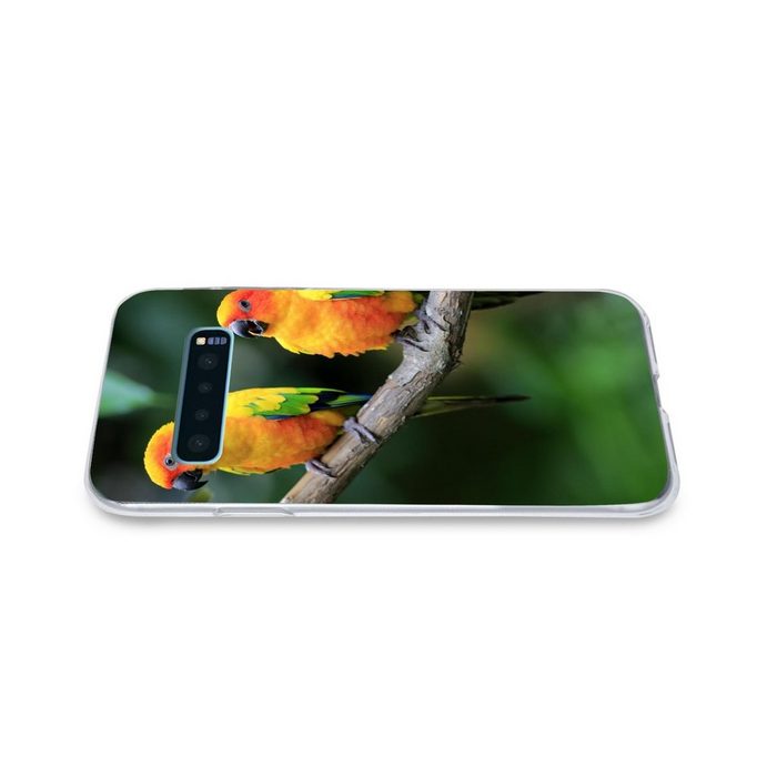 MuchoWow Handyhülle Zwei Sonnensittiche im Grünen Phone Case Handyhülle Samsung Galaxy S10+ Silikon Schutzhülle FN11509