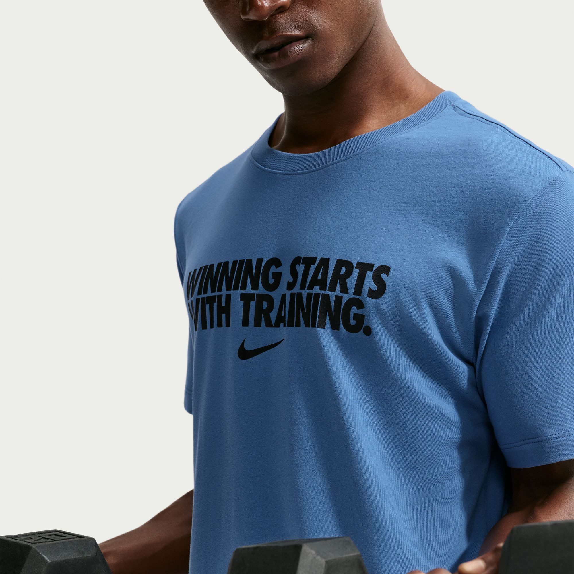 Nike T-Shirt Nike Men's Dri-FIT T-Shirt für Erwachsene, sportlicher Stil, atmungsaktives Material