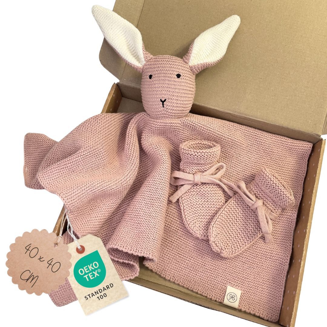 DIKOS Kuscheltuch SCHMUSE-Hase mit Söckchen 100% Bio-Baumwolle PREMIUM Geschenkset, (Strick-Set, Schnuffeltuch mit süßem Hasen - perfekt als erster Kuschelfreund), Geschenk zur Geburt, Babygeschenk, Erstausstattung Neugeborene