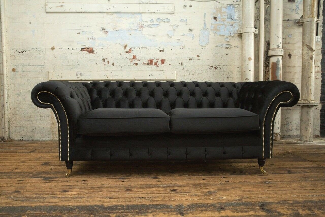 JVmoebel Chesterfield-Sofa Klassische Chesterfield Schwarz Textil Couch Sofa Sitz Polster Stoff, Die Rückenlehne mit Knöpfen.