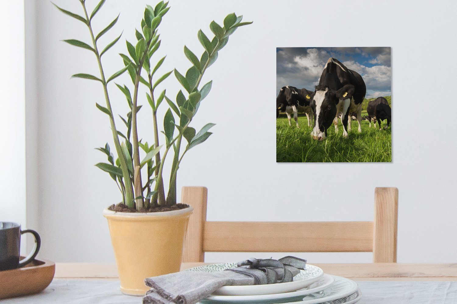 Bilder OneMillionCanvasses® Leinwandbild Gras Leinwand (1 Kuh Wohnzimmer Tiere, Schlafzimmer Natur - - bunt für St), -