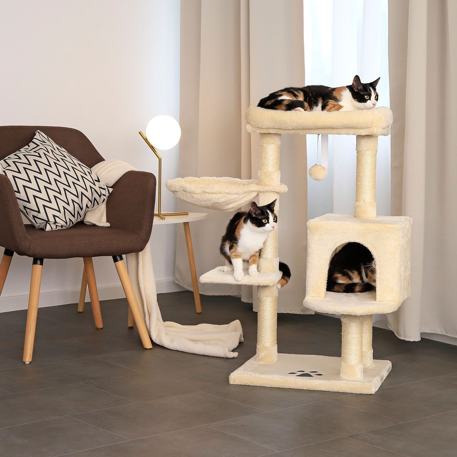 lionto Kratzbaum 93 cm mit Höhle, Liegemulde, Spielball & Sisalstämmen, beige, kompakter Katzenbaum mit Wandhalterung, für Katzen jeden Alters