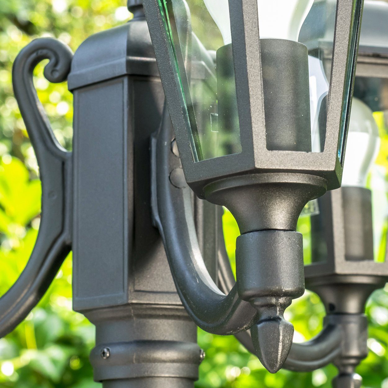 hofstein Außen-Stehlampe »Parco« Außenleuchte Kandelaber in antikem Look, ohne Leuchtmittel, Aluguss in Schwarz matt mit Milchglas-Scheiben, 3-armig, E27, IP44 – Bild 5 von 5