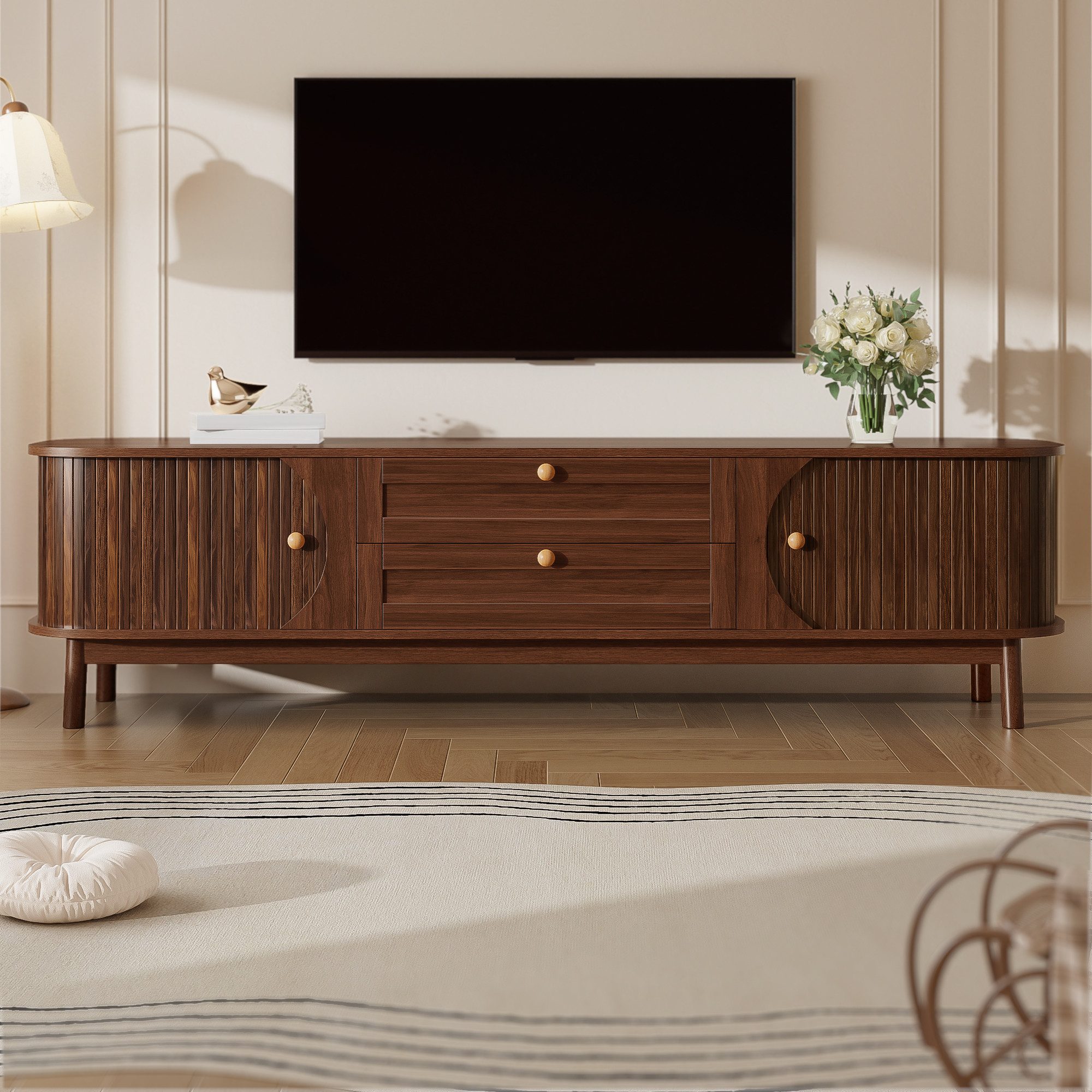 Merax TV-Schrank in Holzoptik mit Lamellentüren & abgerundeten Ecken (1-St) TV-Lowboard mit 2 Schubladen,2 Schiebetüren & Holzbeinen,170x39,5x46cm