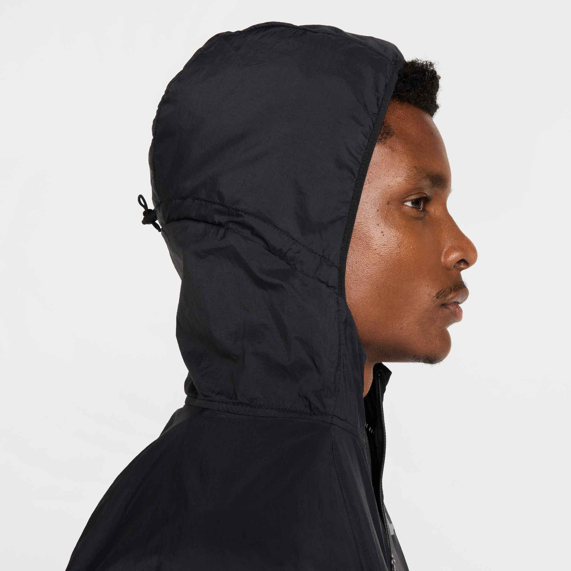 Nike Laufjacke M NK UV RPL STRIDE JACKET für sportliche Aktivitäten, mit Kapuze, wasserabweisend
