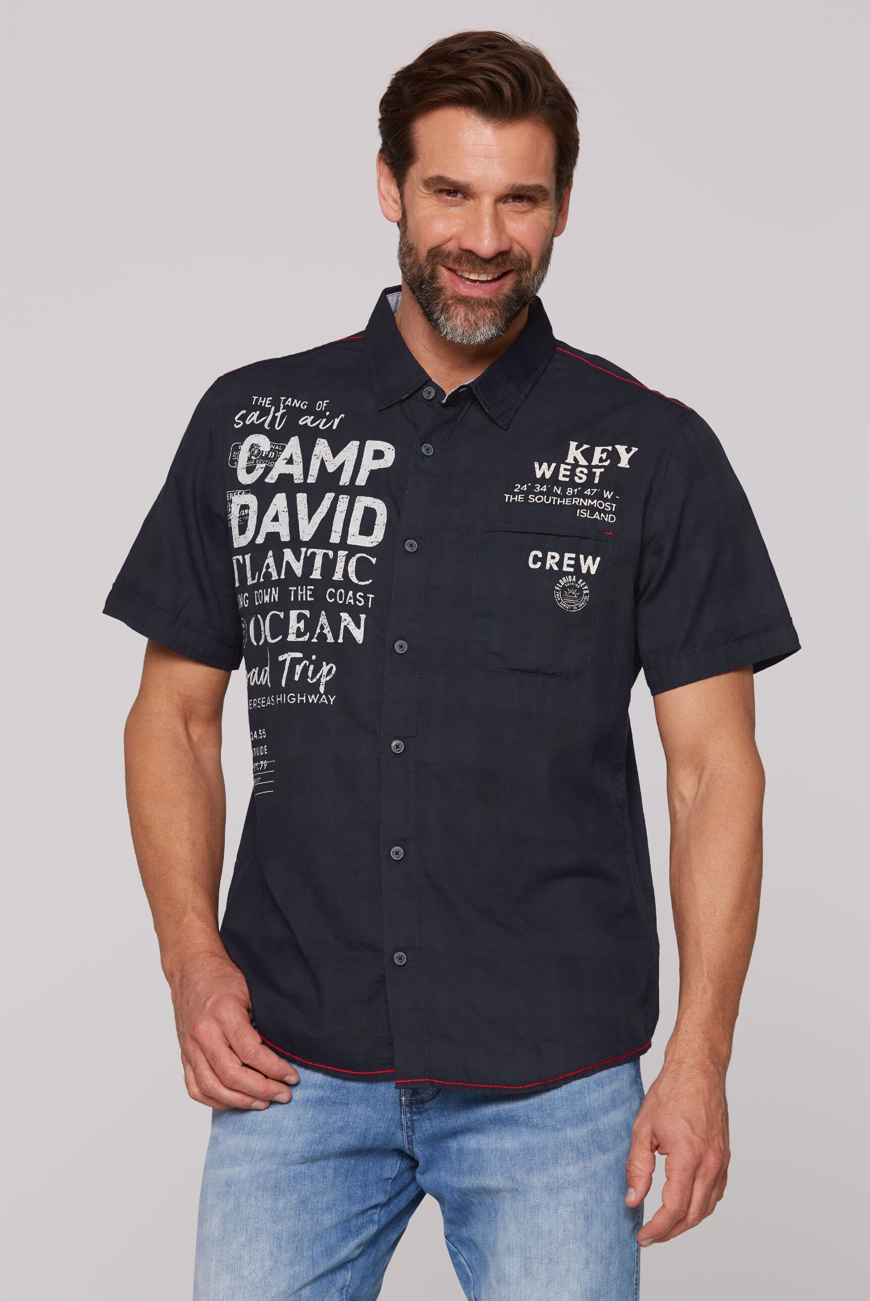 CAMP DAVID Kurzarmhemd mit Karo-Struktur, Logo Prints auf der Vorderseite  und der Rckenpasse