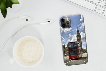 MuchoWow Handyhülle Ein roter Bus mitten in London, Handyhülle Apple iPhone 12 Pro, Smartphone-Bumper, Print, Handy