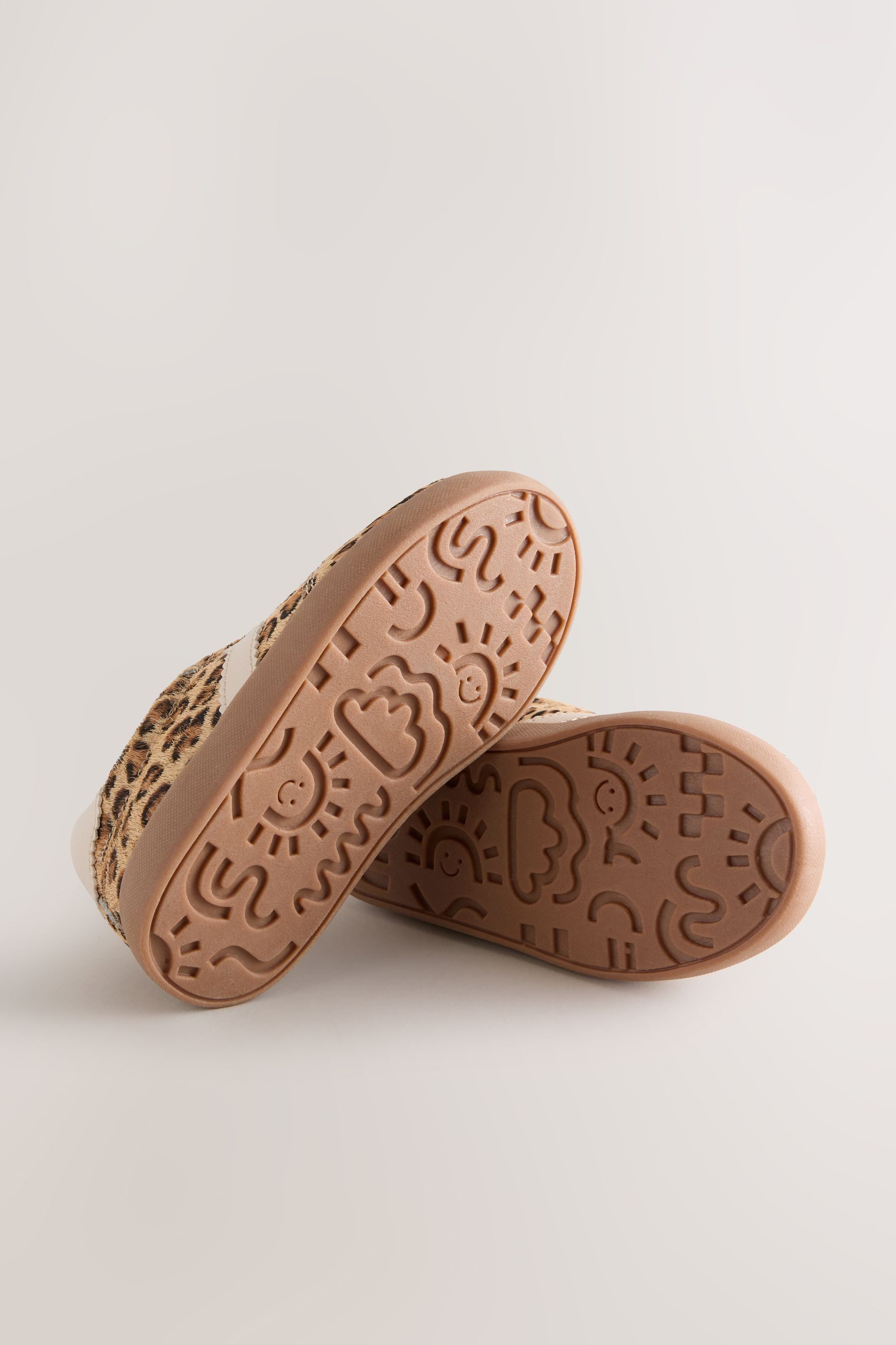 Next Sneaker mit Leoparden-Print und Elastikschnürung Sneaker (1-tlg)