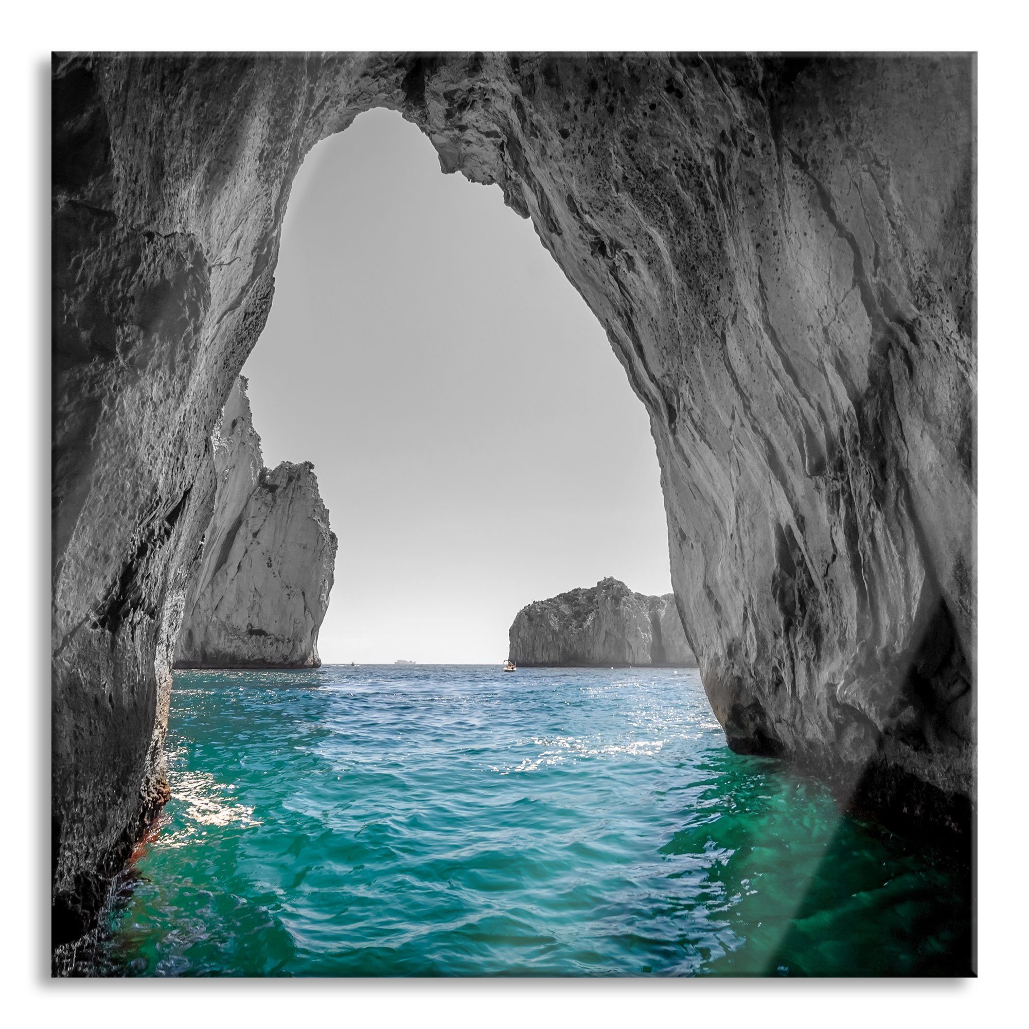 Glasbild Felsenbucht im Meer