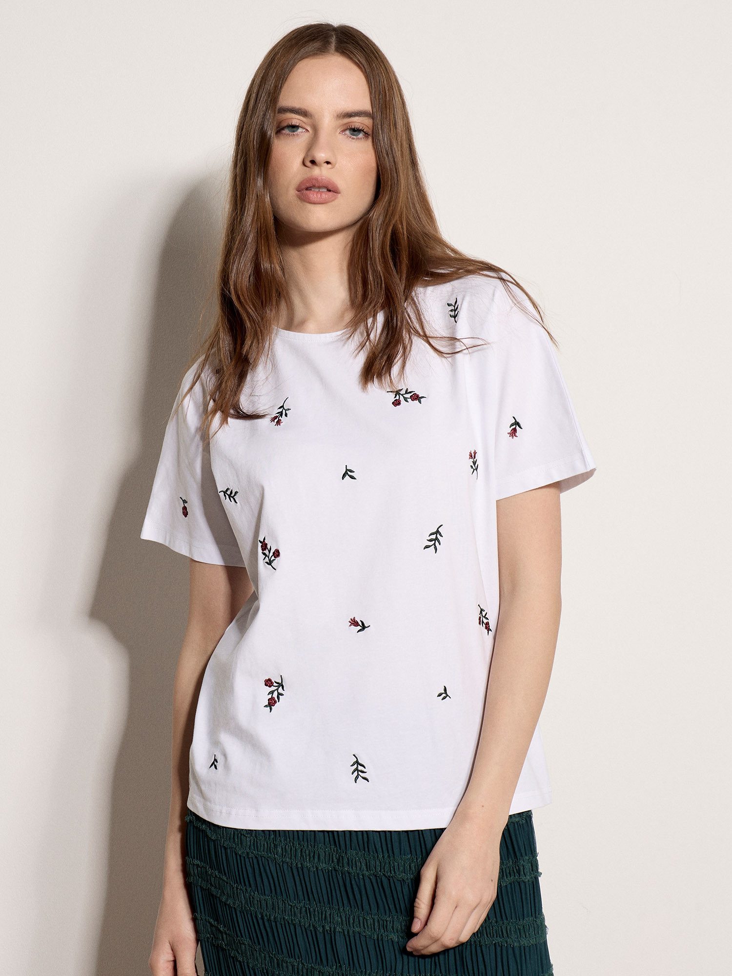Apricot T-Shirt Floral besticktes Baumwoll-Shirt mit Fledermausärmeln