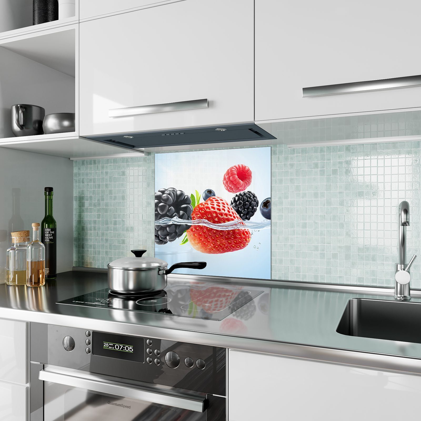 Primedeco Beeren Motiv mit im Küchenrückwand Wasser Glas Küchenrückwand Spritzschutz