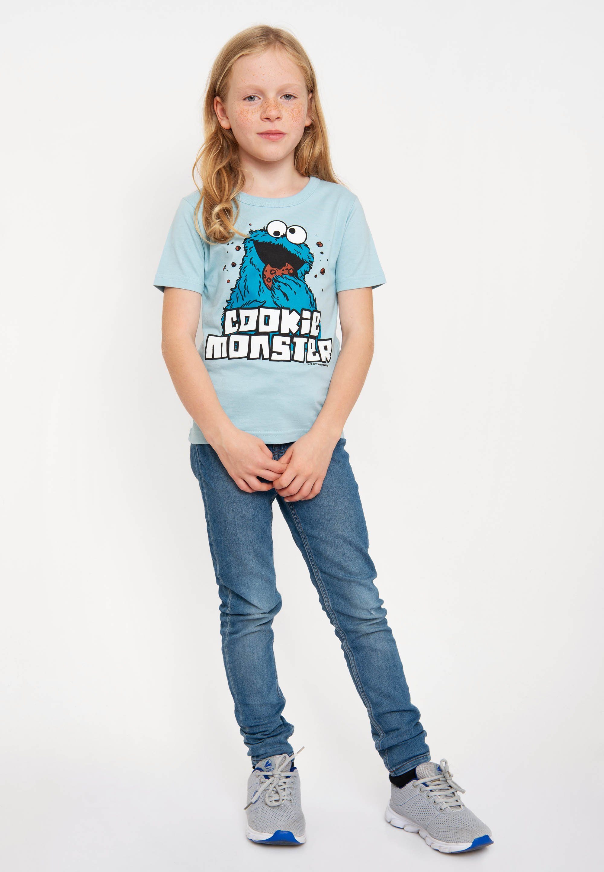 LOGOSHIRT T-Shirt Sesamstraße hellblau mit - Frontprint coolem Krümelmonster