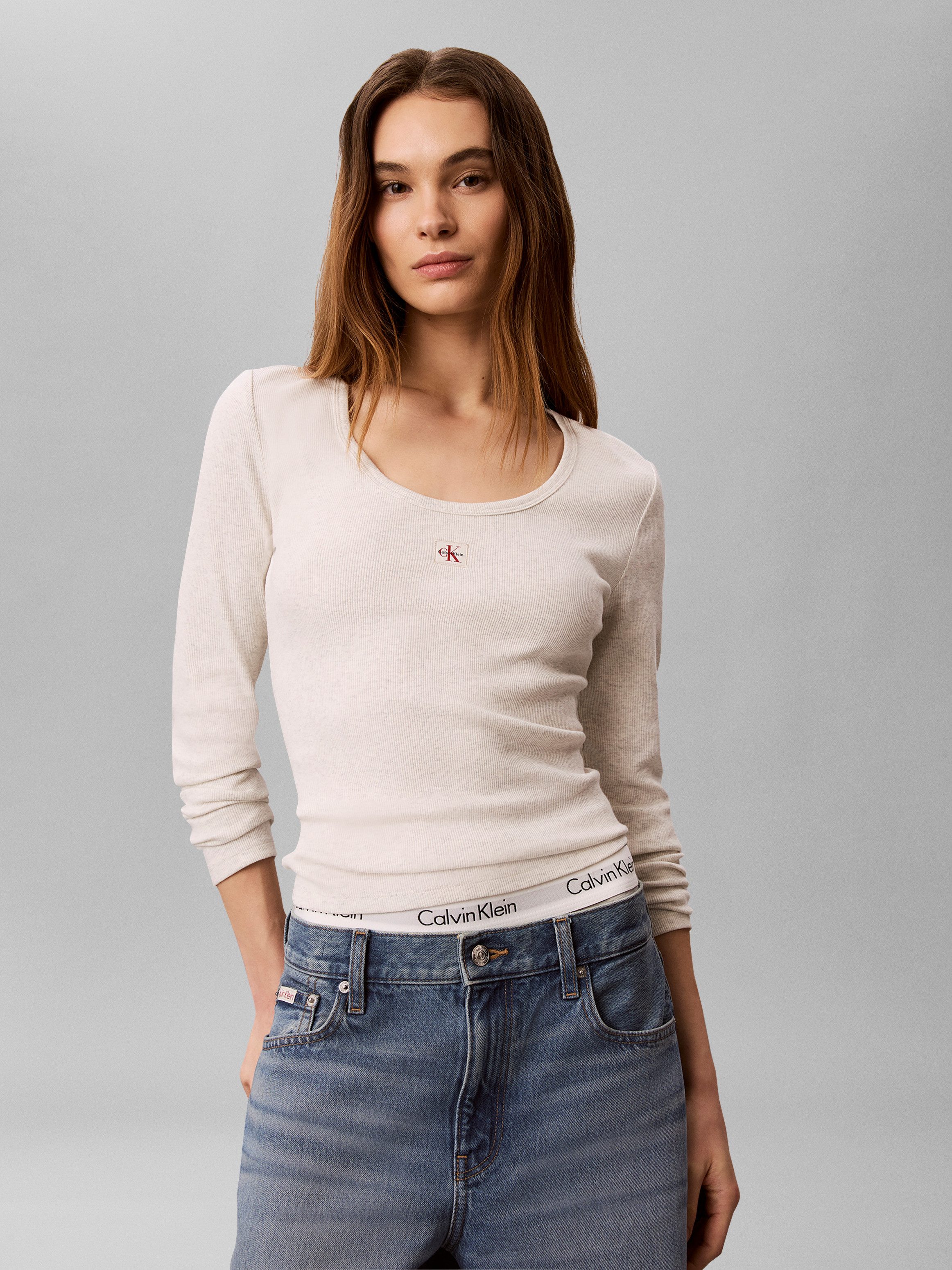 Calvin Klein Jeans Langarmshirt LS WOVEN LABEL 2X2 RIB SCOOP NEC Mit Rundhalsausschnitt, regular fit