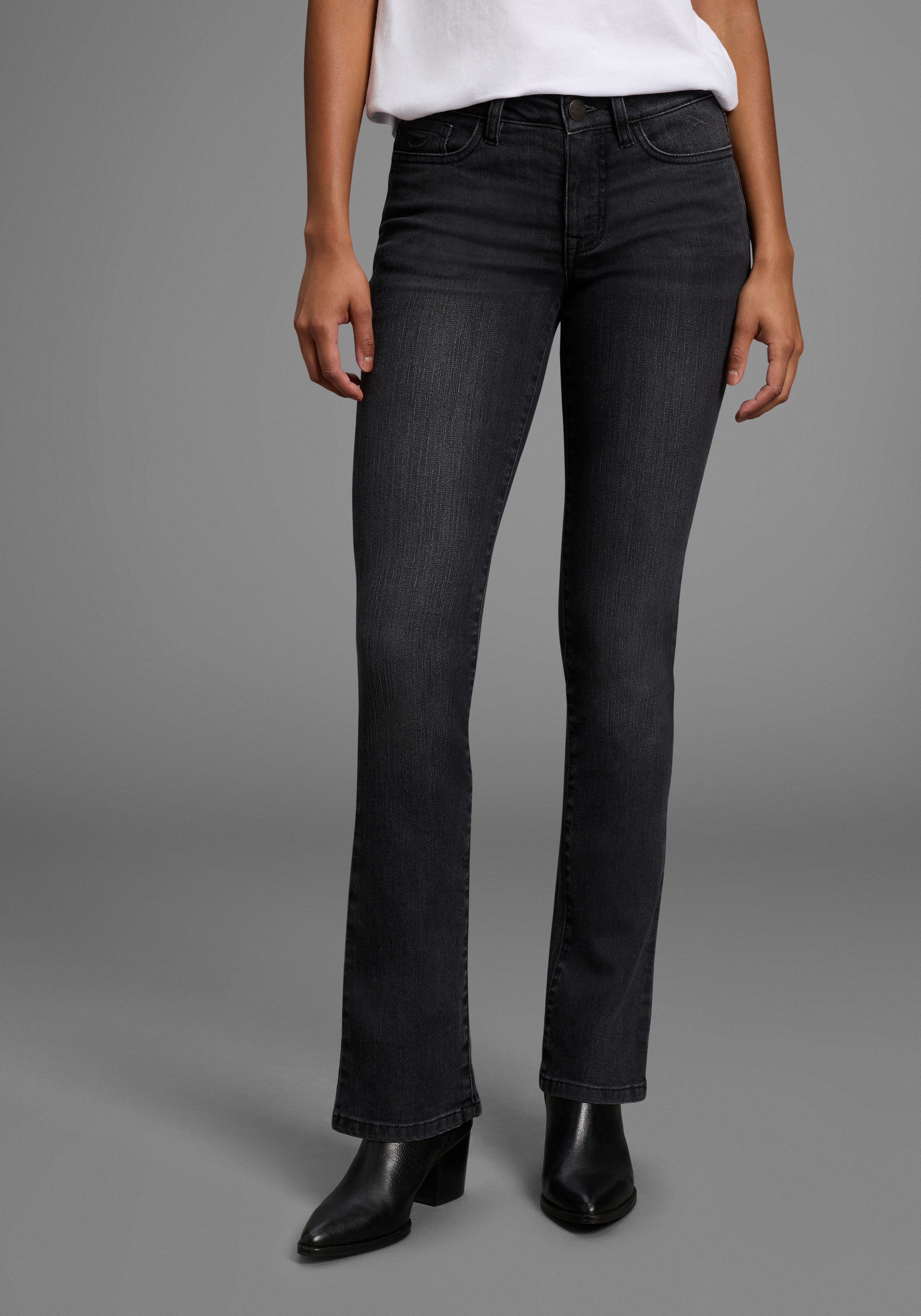 Arizona Bootcut-Jeans Baby-Boot Bootcut-Stil, figurbetonte Passform, mit Used-Effekten
