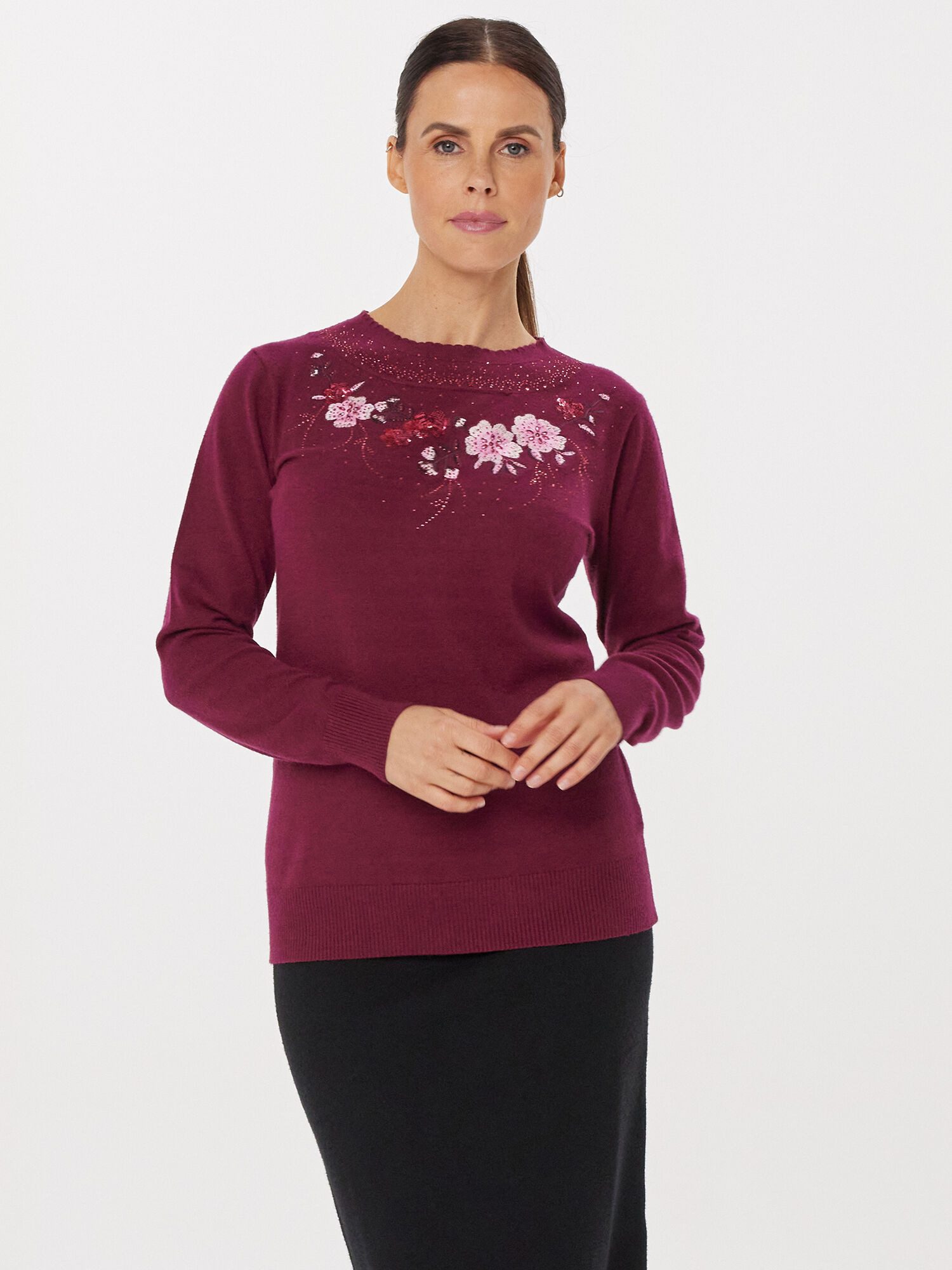 PUNTO & FILO Strickpullover Feinstrick-Pullover mit Blumenstickerei Trendige Beerenfarbe, Perlendeko, edle Viskose-Mix-Qualität