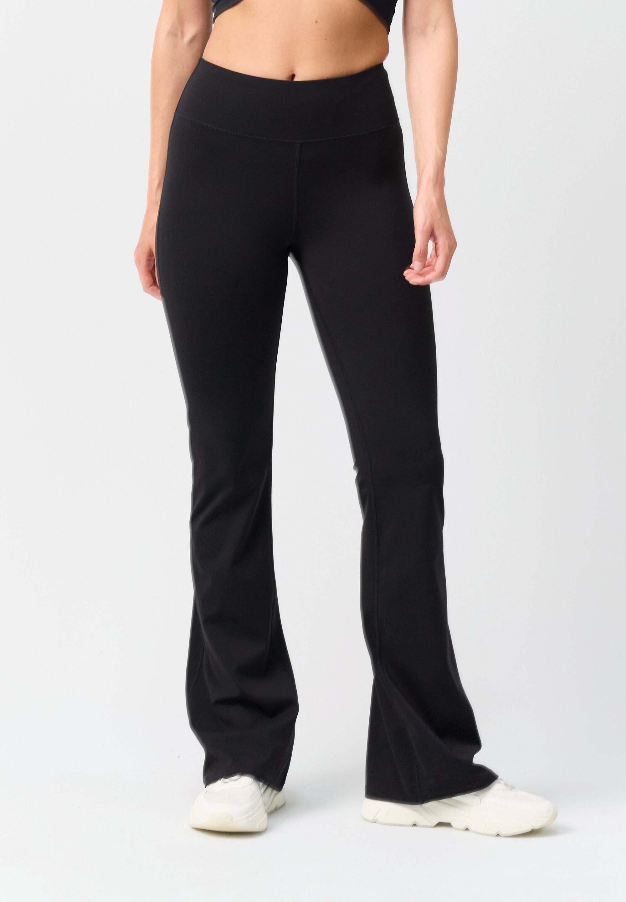 OCEANSAPART Jogger Pants Gianna (1-tlg) mit ausgestelltem Bein günstig online kaufen