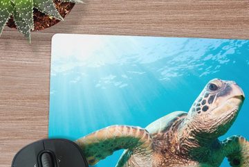 MuchoWow Gaming Mauspad Schwimmende Schildkröte Fotodruck (1-St), Mousepad mit Rutschfester Unterseite, Gaming, 40x40 cm, XXL, Großes